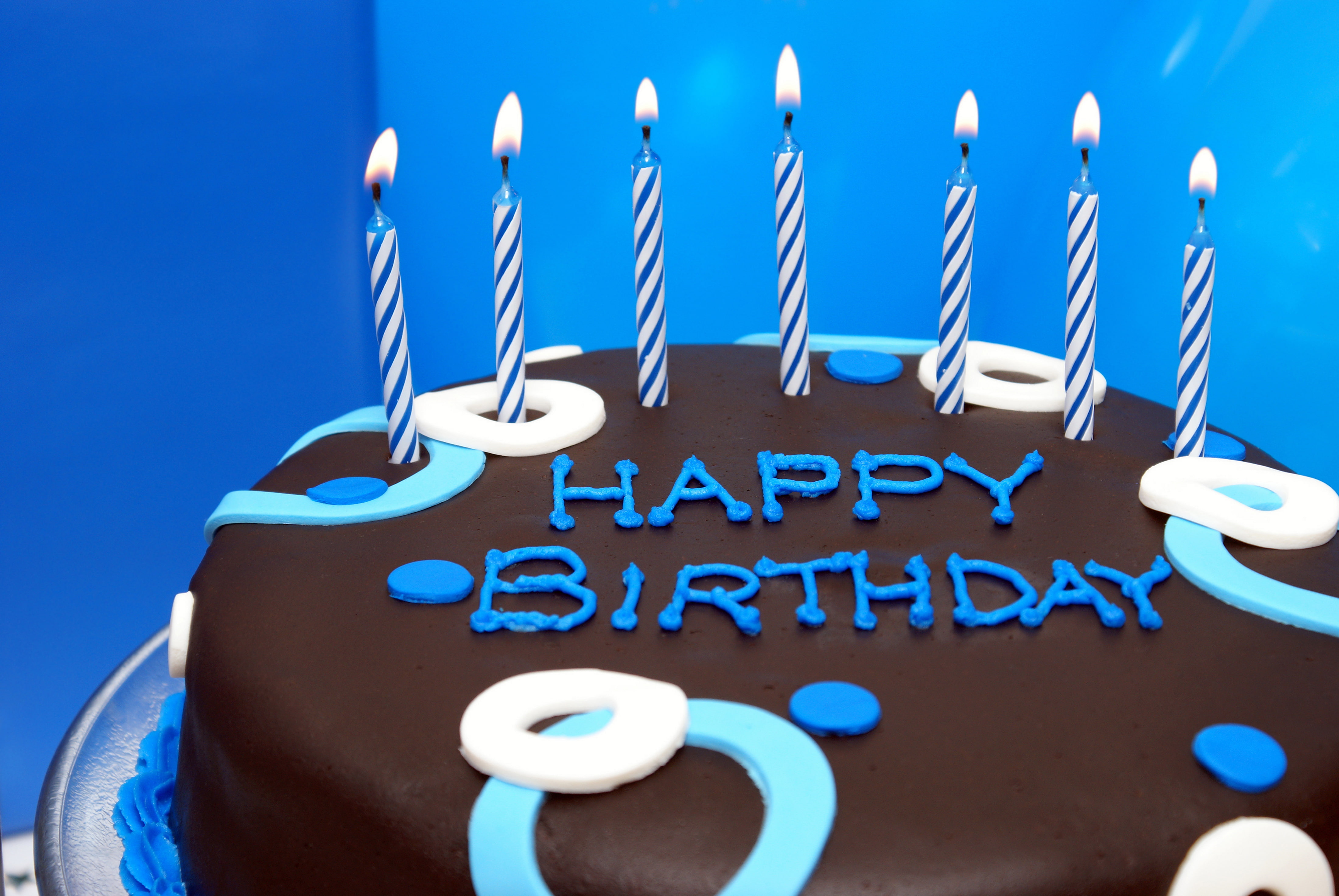 temptation, birthday candles, birthday cake, Candles, no people, sweet, 4K, baked, sweet food, Happy Birthday, western script, fire, 4K, anniversary, communication, HD Wallpaper