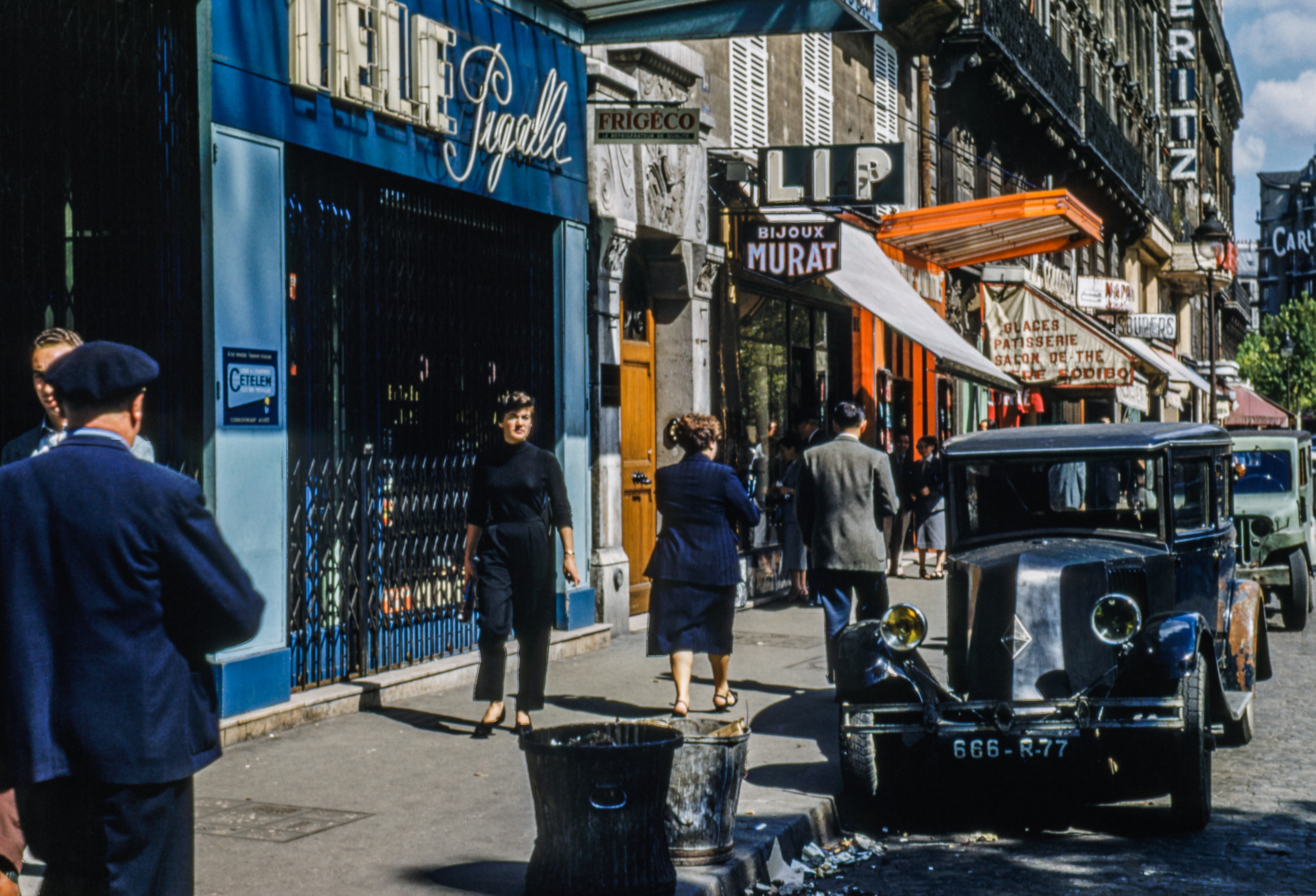 city life, outdoors, sunny, mode of transportation, men, store, vehicle, group, street, day, city, infrastructure, building, blue, parking, transportation, HD Wallpaper