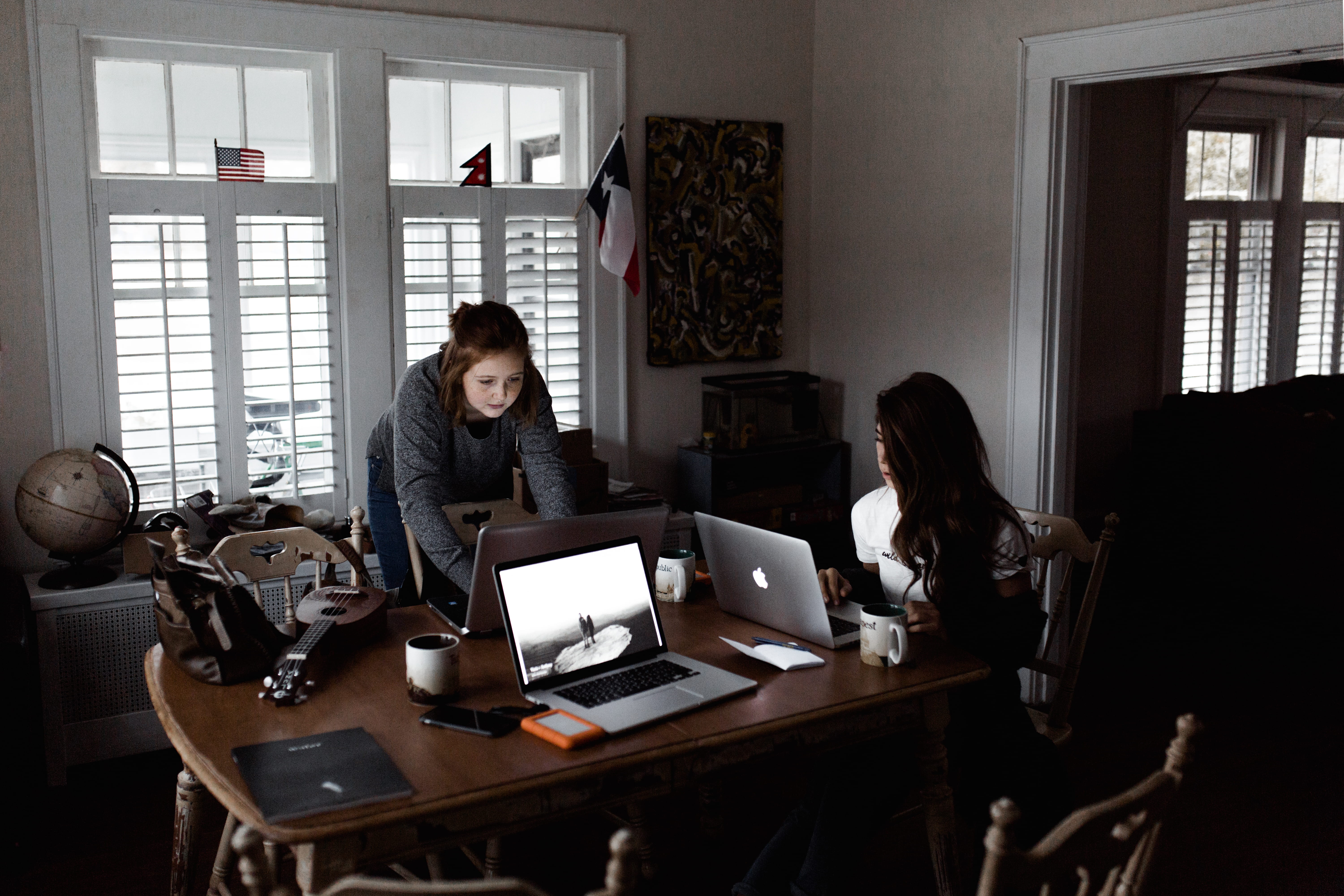 computer, technology, chair, two people, furniture, businesswoman, working, desk, teamwork, adult, indoors, together, males, sitting, females, caucasian Ethnicity, HD Wallpaper