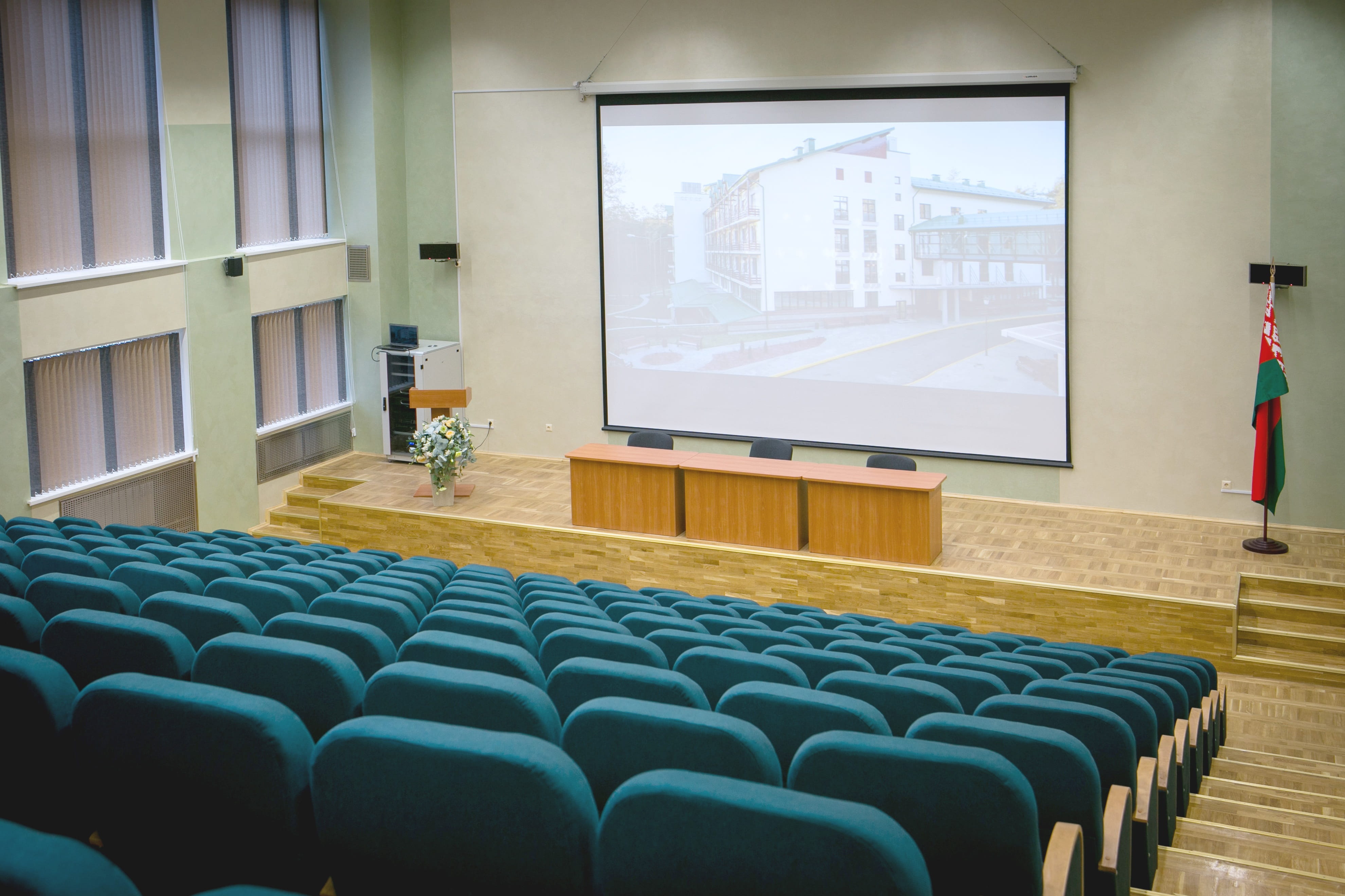 4K, empty, furniture, arrangement, no People, built structure, chair, technology, seminar, Screen, Scene, absence, Table, Cinema, device screen, window, HD Wallpaper