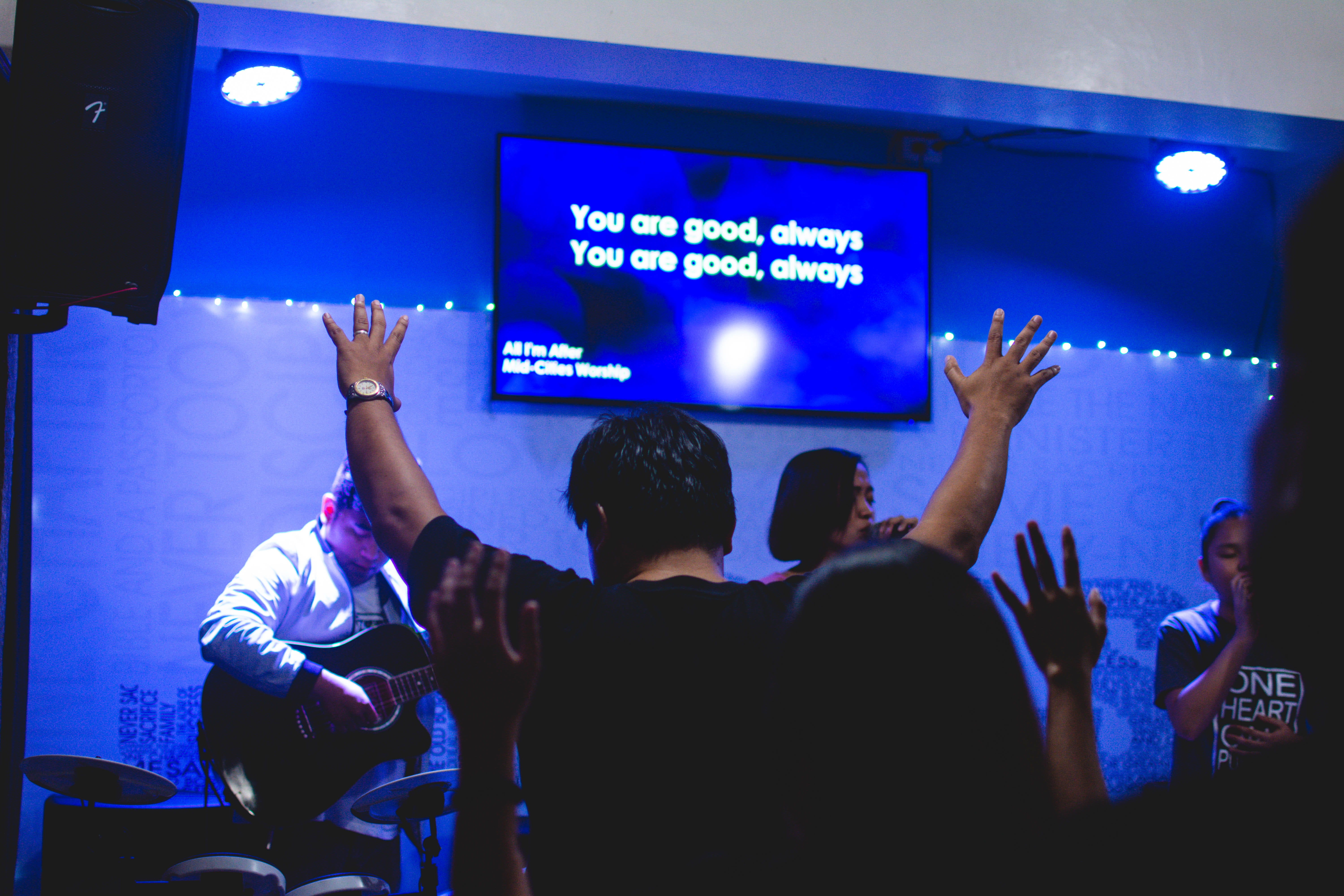 live event, lcd screen, event, lighting, display, screen, audience, entertainment event, rear view, chair, men, adult, excitement, nightlife, conference room, HD Wallpaper