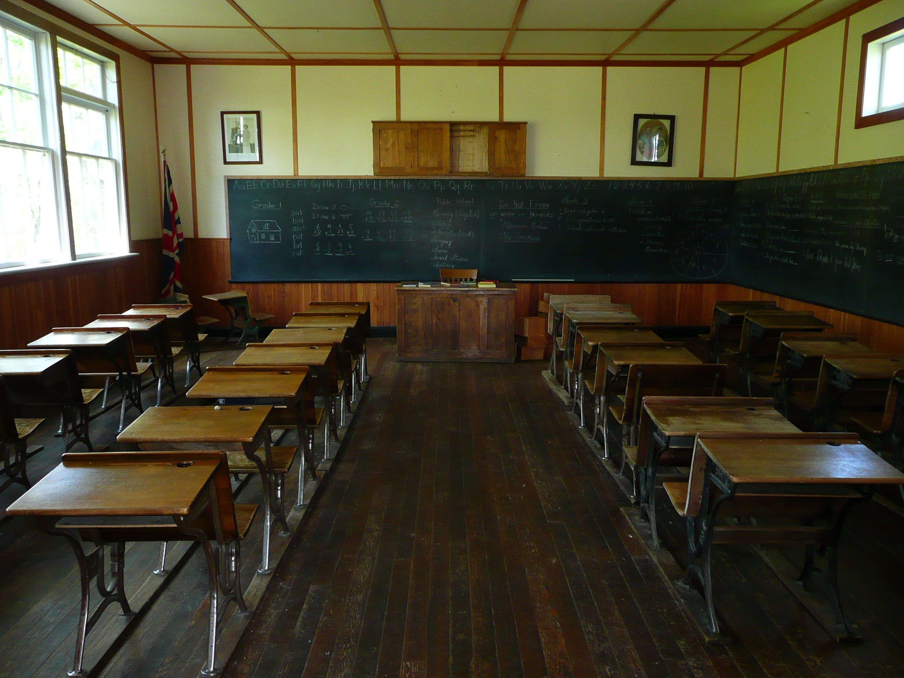 wood - Material, table, chair, built structure, steinbach, old school house, school room, wooden, absence, classroom, canada, no People, empty, lot, architecture, HD Wallpaper