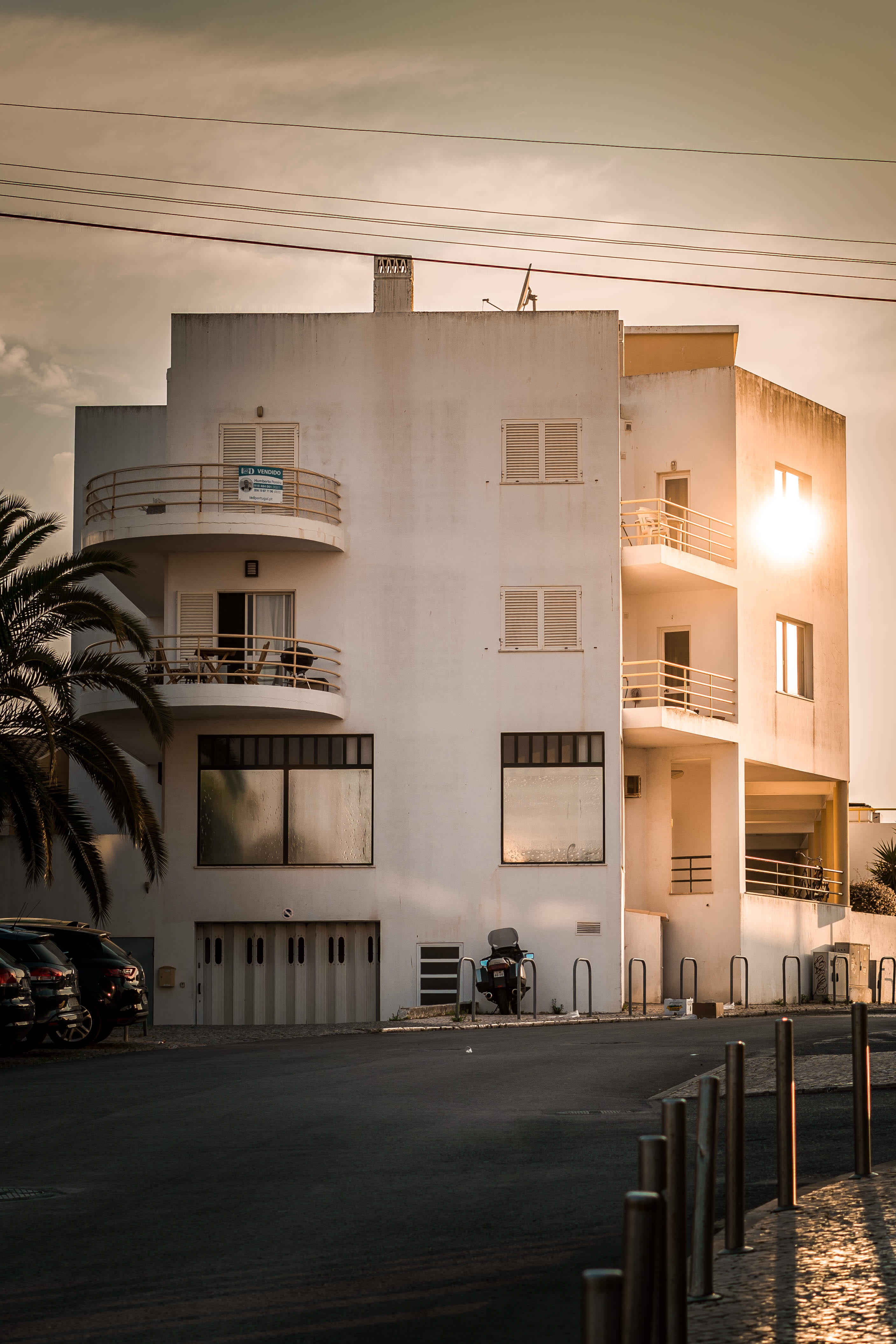 warm, explorer, house, road, photography, built structure, warmth, sun, no people, parking, warming, building, travel, explore, architectural, palm tree, Phone HD Wallpaper
