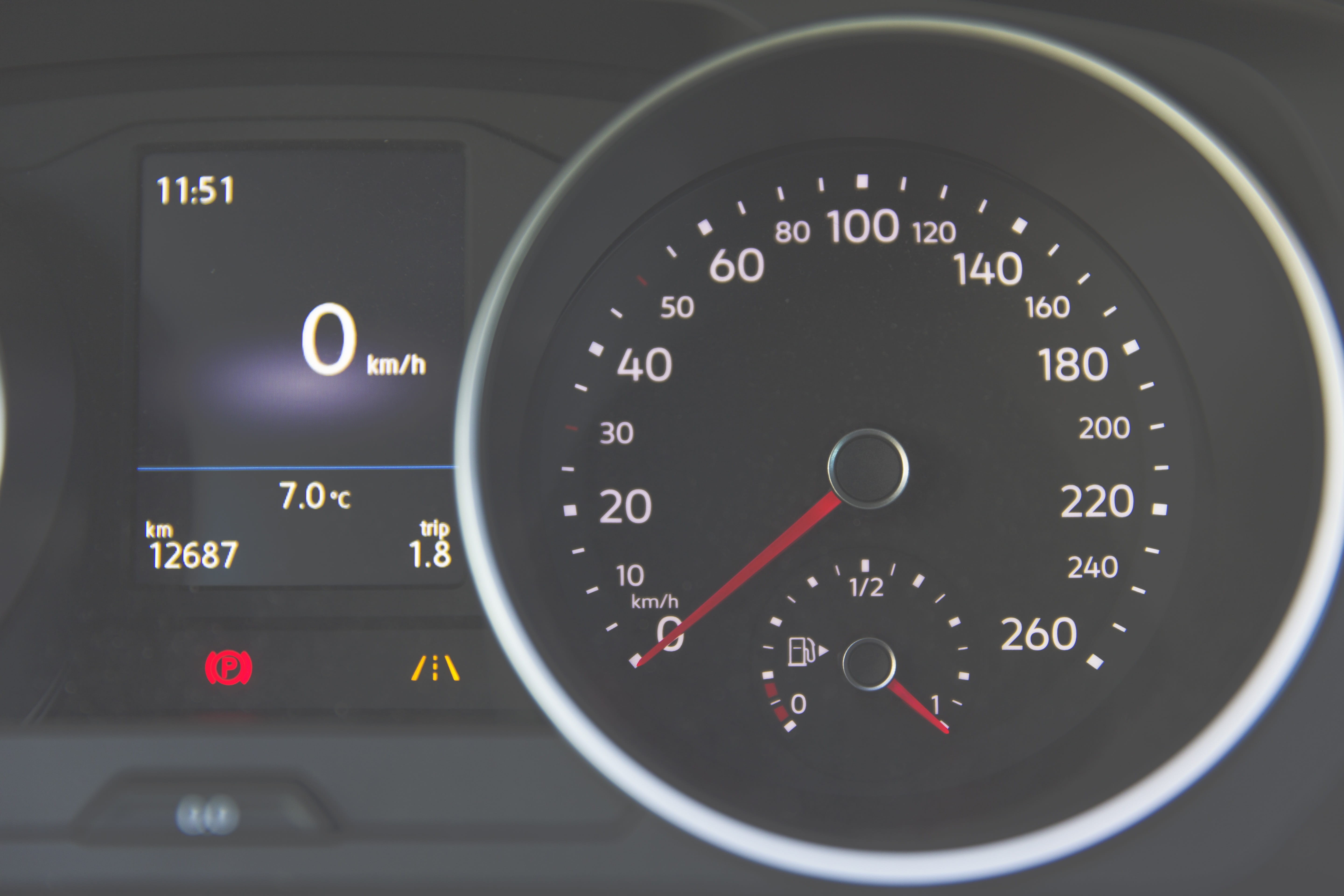 speed, speedometer, limousine, vehicle interior, fuel gauge, close up, control panel, mirroring, gauge, media, automotive, 5K, tank, close-up, pkw, signal, HD Wallpaper