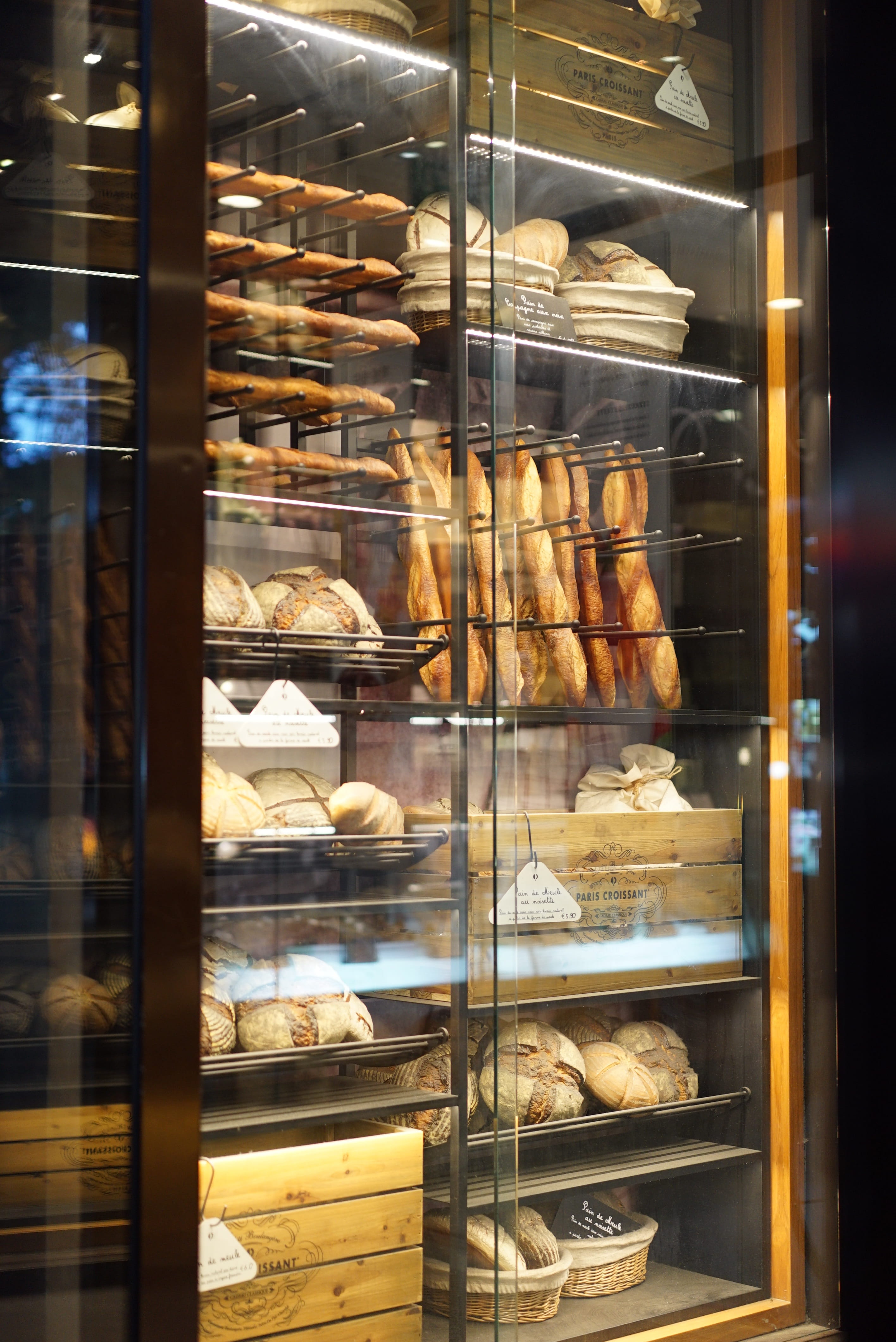 Glass, baking, consumerism, variation, retail, order, food, bread, Display, no people, indoors, behind glass, display cases, store window, shop, large group of objects, Phone HD Wallpaper