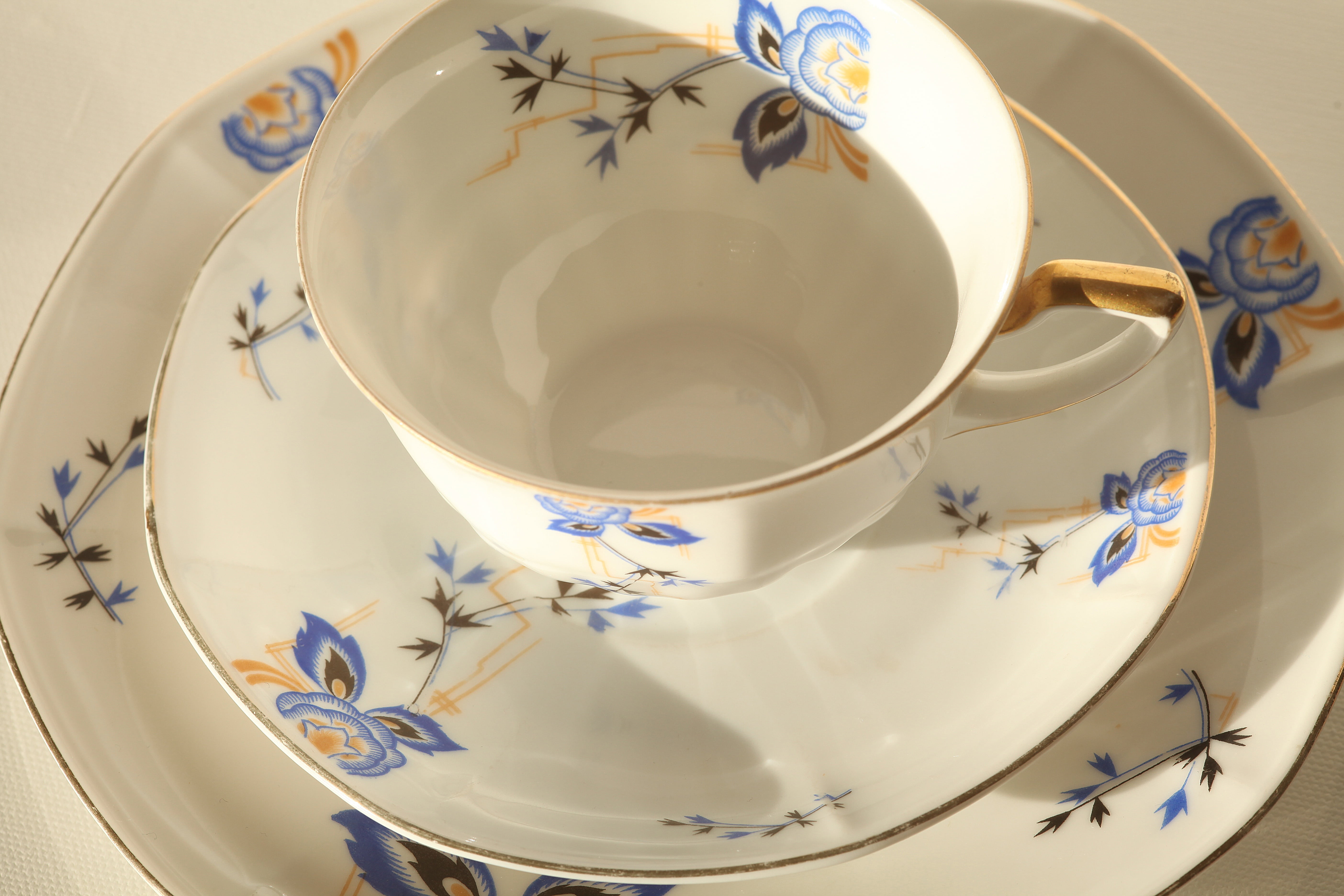 table, builds, tea cup, no people, decor, still life, 5K, cover, kitchen utensil, display case, floral pattern, old, plate, tea, household equipment, tableware, HD Wallpaper