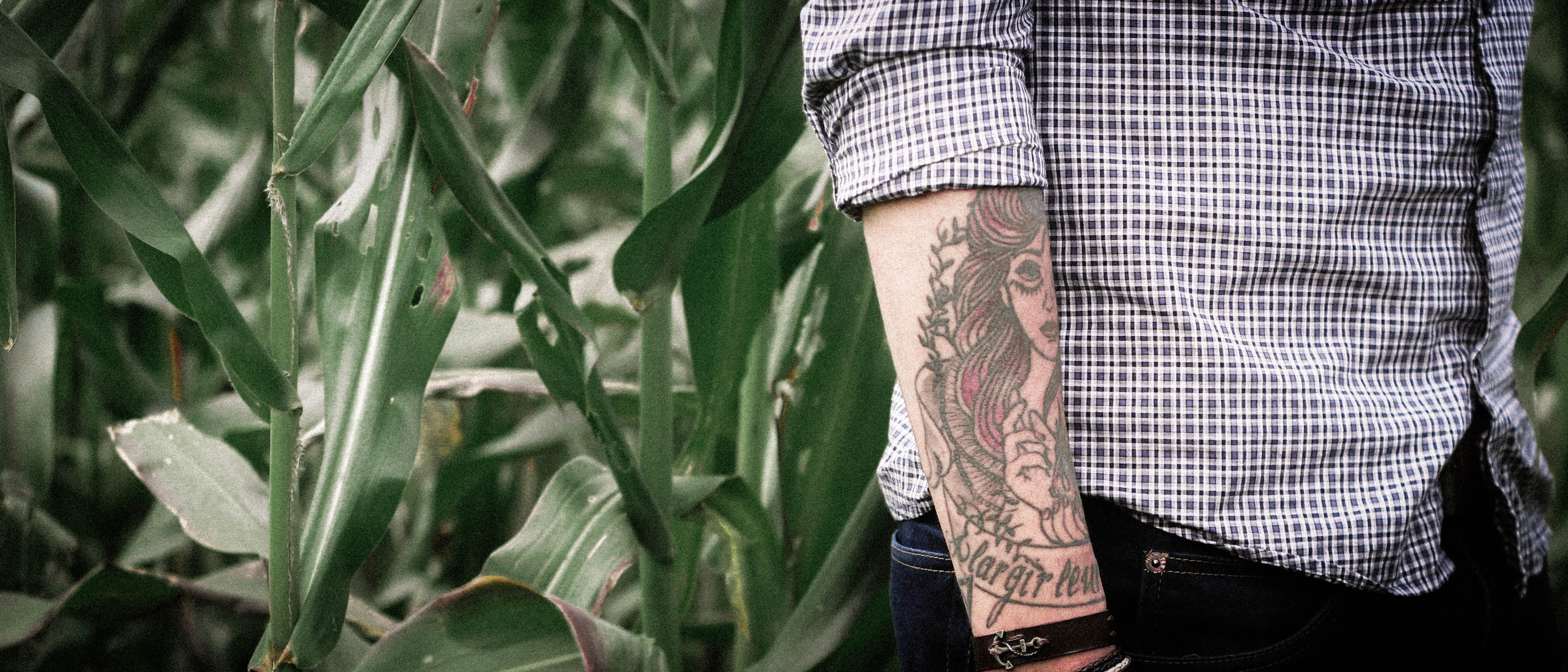 explorer, tattoo, human body part, women, fashion, corn, walking, country, 4K, men, body part, midsection, man, person, plant, adult, vintage, full frame, HD Wallpaper