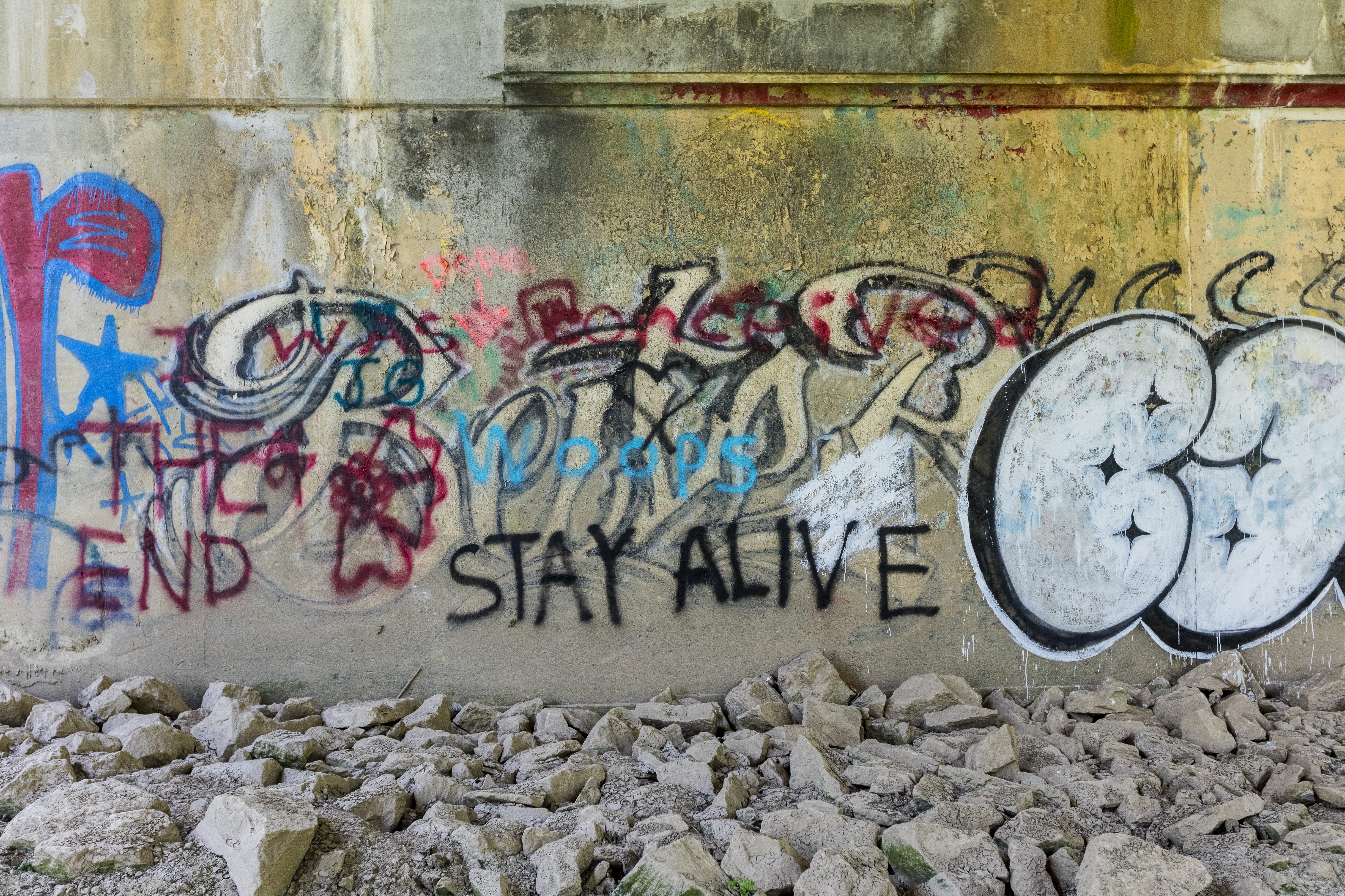 architecture, day, 8K, text, art and craft, bridge, spray paint, urban, stay alive, wall, cement, indianapolis, concrete, built structure, united states, HD Wallpaper