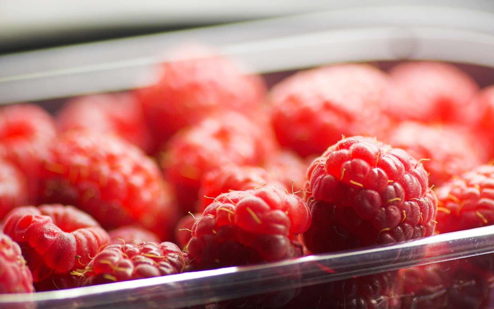 food, organic, strawberry, sweet Food, 720P, food And Drink, fruit, freshness, dieting, raspberry, red, vegetarian Food, retail, antioxidant, summer, dessert, HD Wallpaper