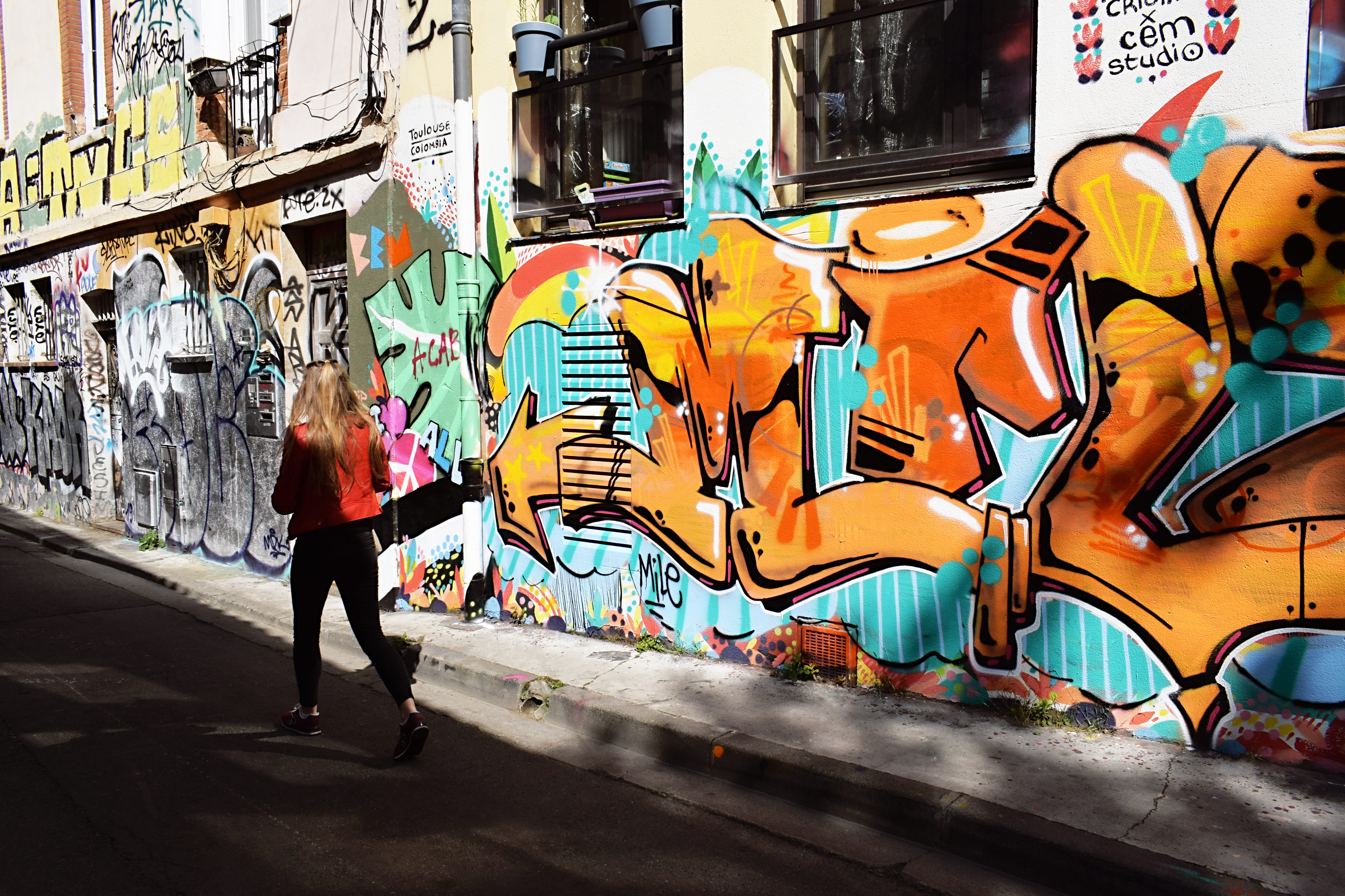 full length, painting, architecture, urban scene, mural, creativity, person, rear view, outdoors, street art, one person, toulouse, wall, human, art, street photography, HD Wallpaper