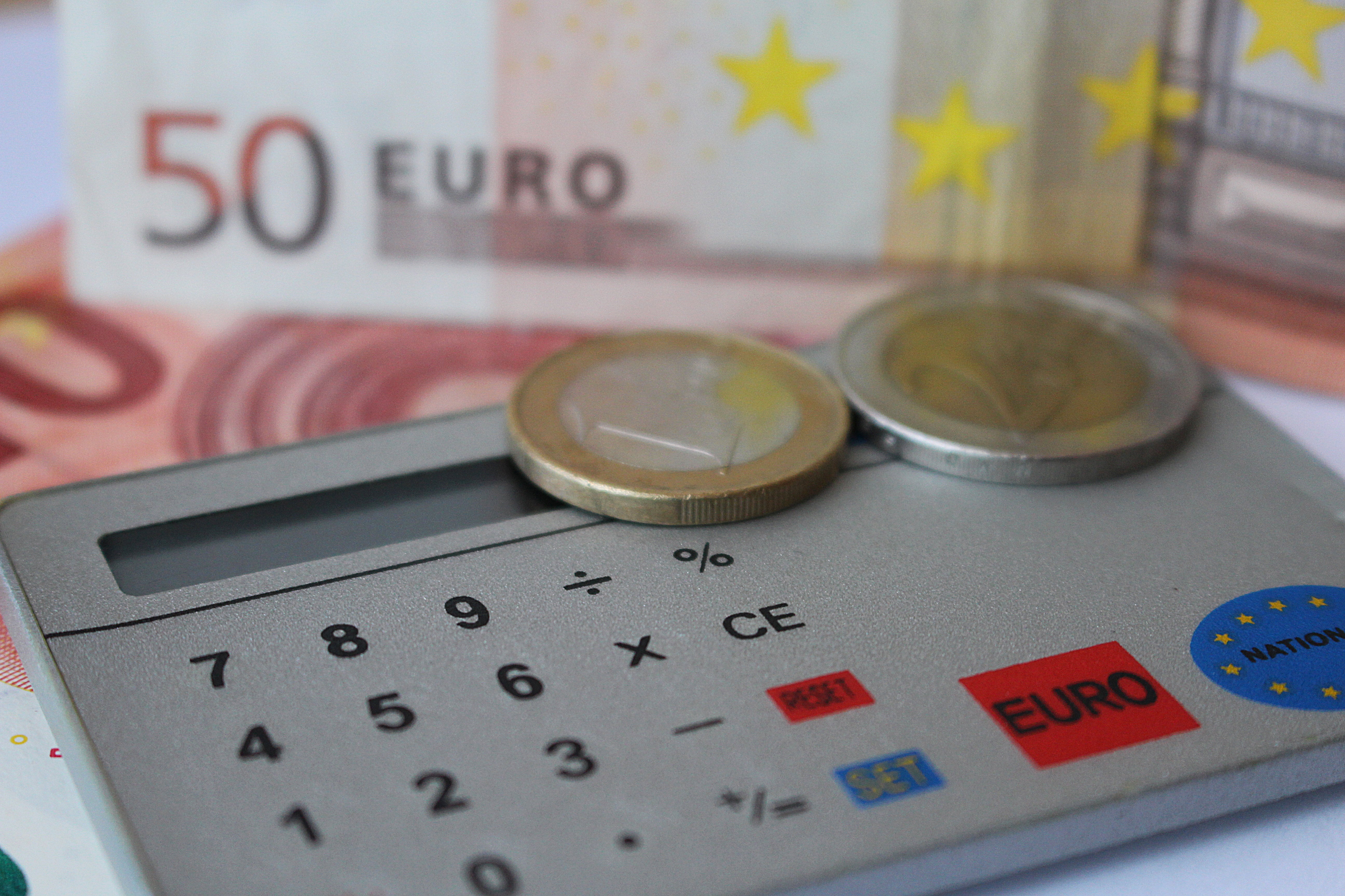 selective focus, currency, making money, close-up, paper currency, coins, calculator, how to calculate, coin, savings, euro, indoors, business, dollar bill, HD Wallpaper
