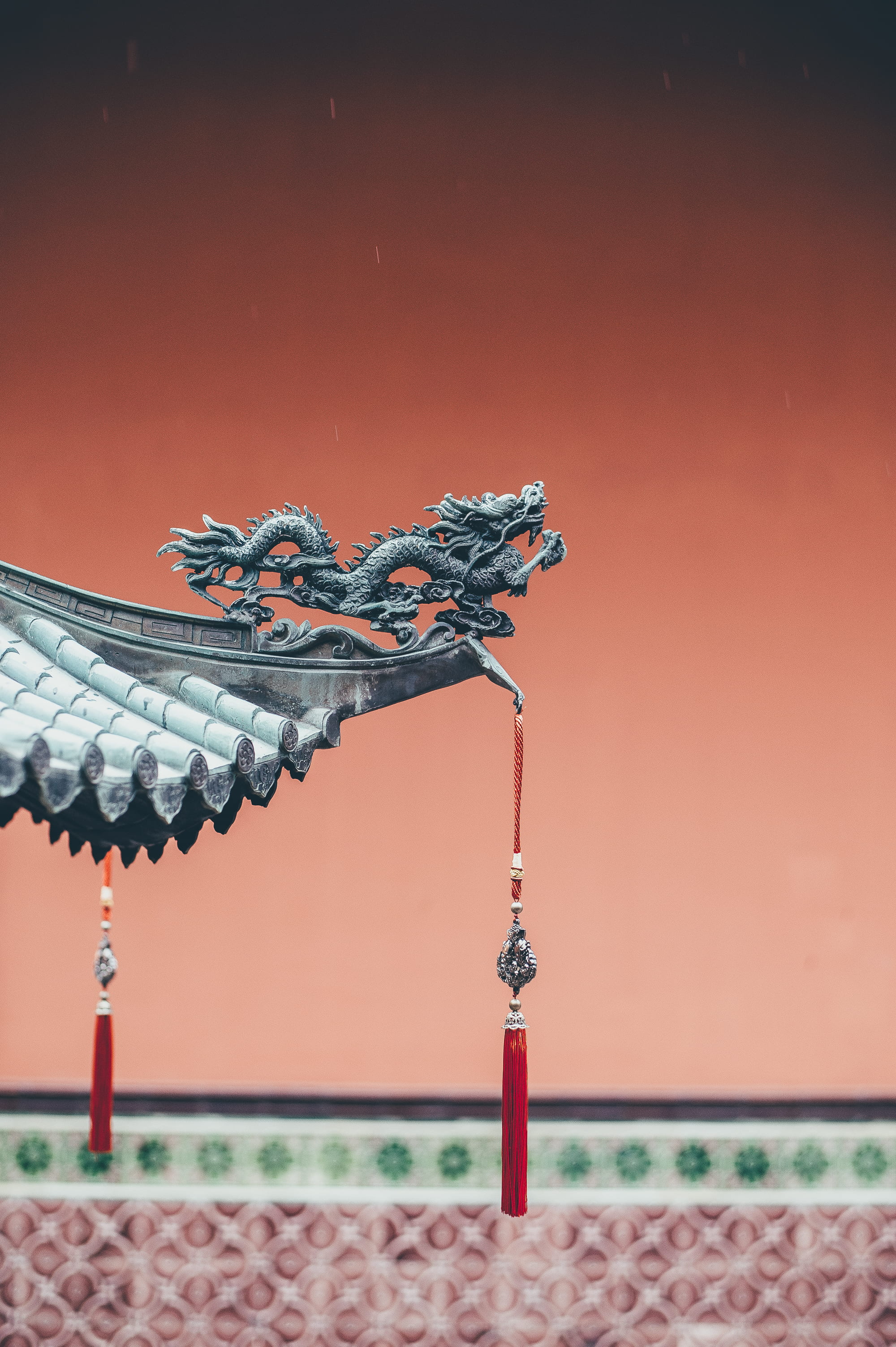 representation, roof, statue, tassel, animal, art and craft, wyrn, celebration, built structure, architecture, day, craft, focus on foreground, temple, Phone HD Wallpaper