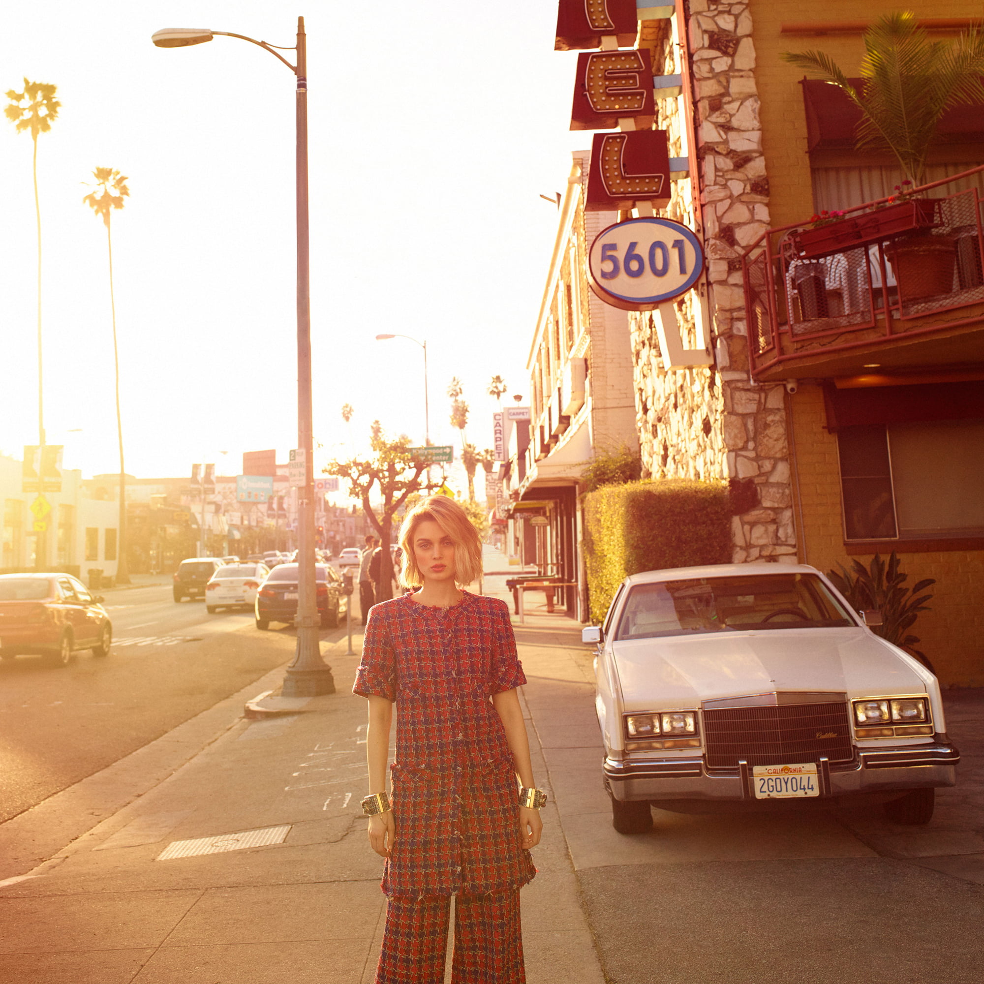 building exterior, adult, fashion, 1080P, women, nature, outdoors, sunlight, motor vehicle, city street, one person, looking at camera, Bella Heathcote, Phone HD Wallpaper