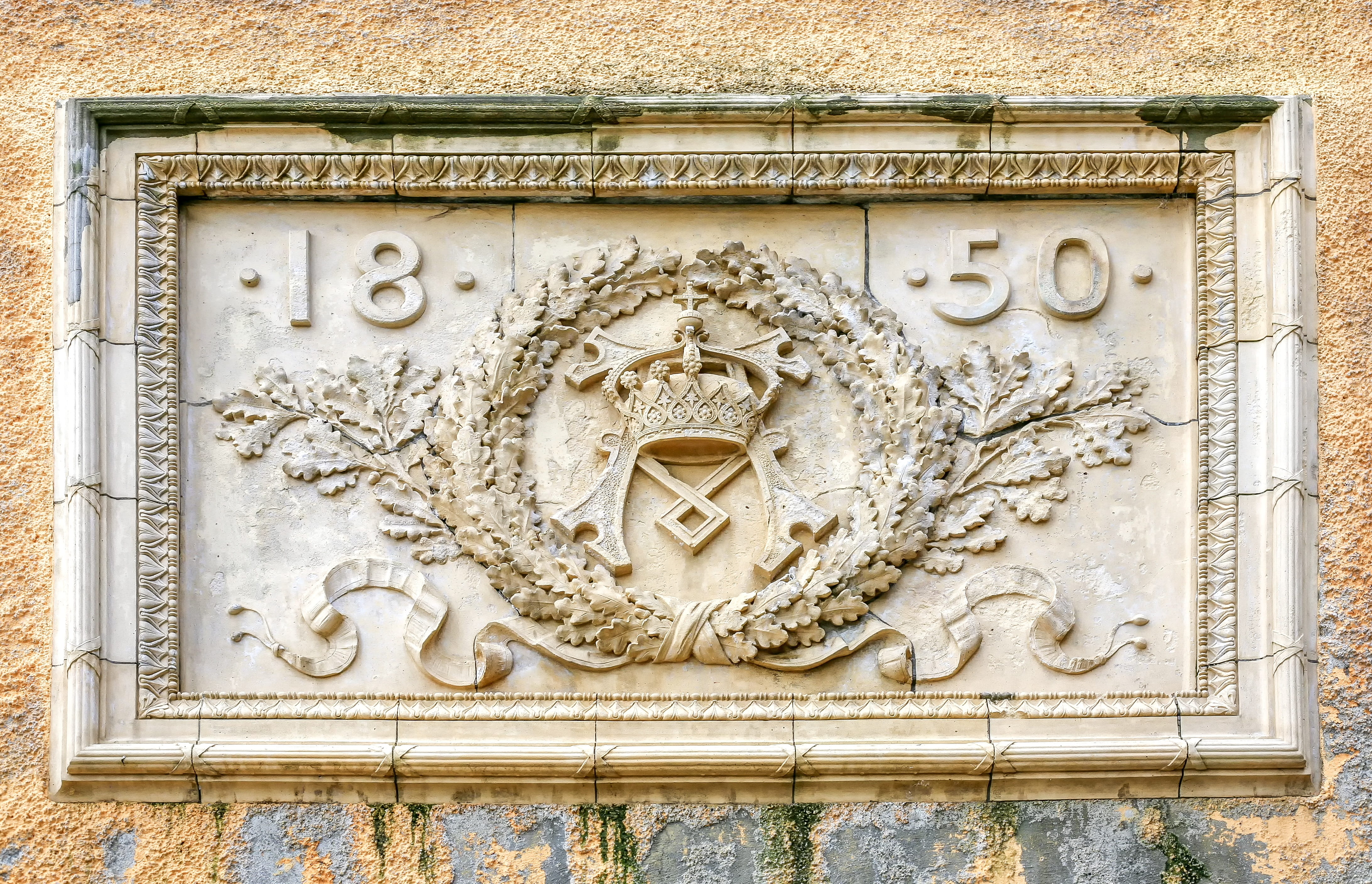 royal, seal, property, old, crown, no people, art and craft, wall, marble, oak leaves, pay, solid, architecture, antique, wall - building feature, official, HD Wallpaper