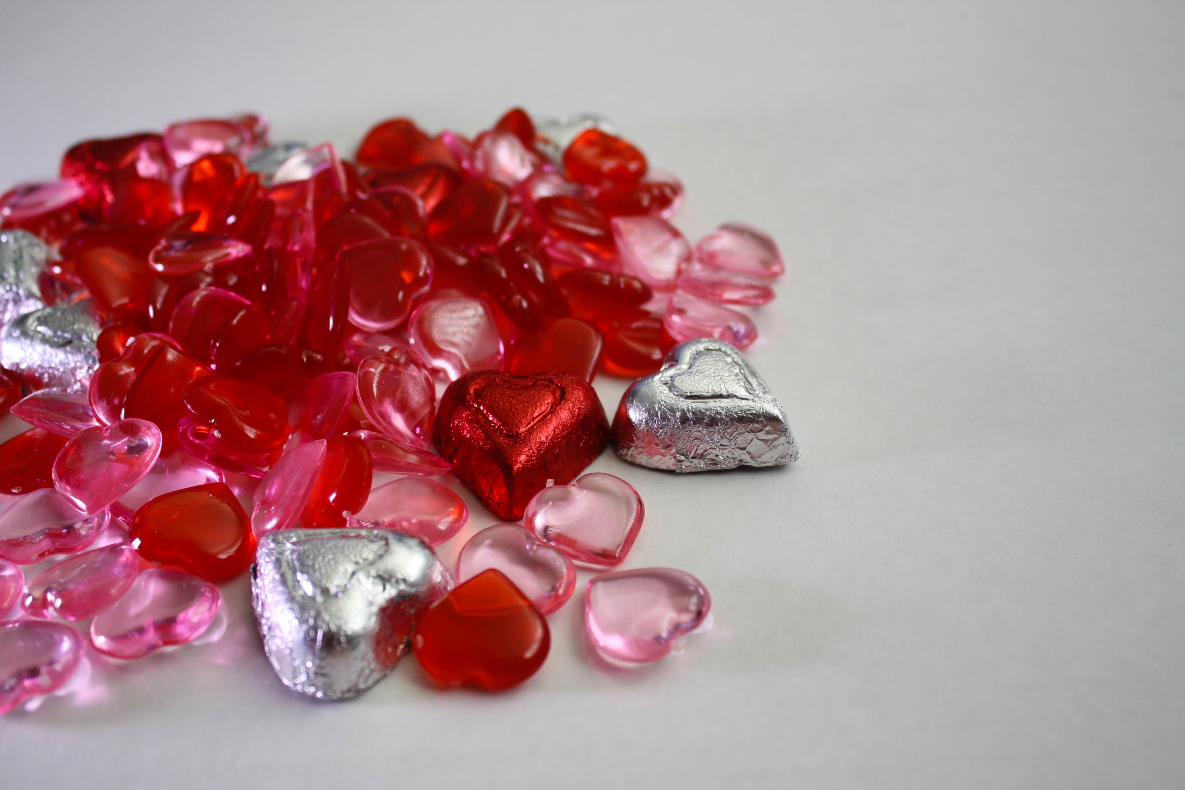 celebrate, high angle view, group, love, ruby, close-up, shiny, luxury, glass, pink, studio shot, jewel, jewelry, beads, large group of objects, abstract, HD Wallpaper