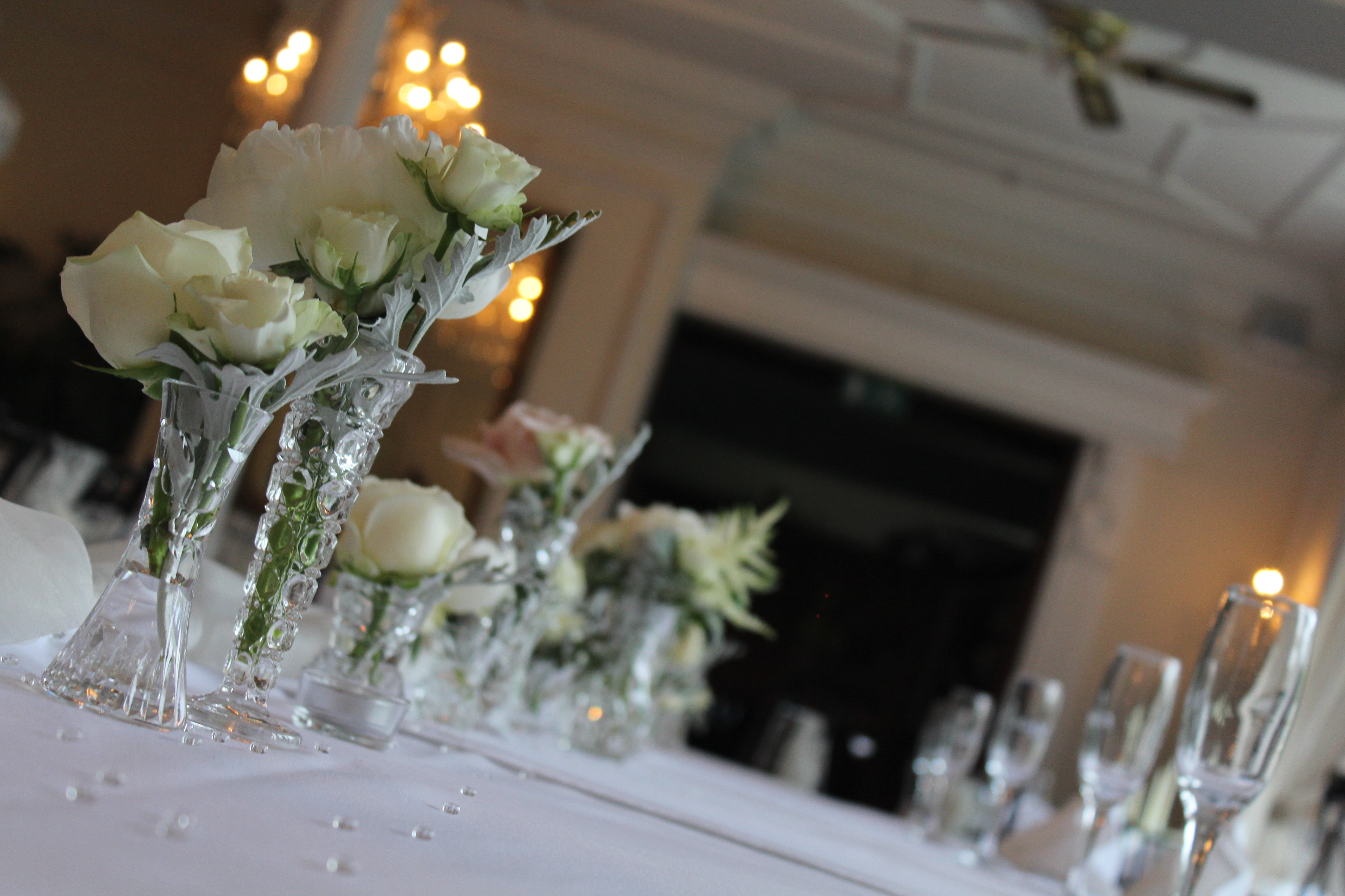5K, tables, celebration, tablecloth, elegance, meal, roses, fancy, fire, marriage, selective focus, table, cutlery, candles, wedding reception, no people, HD Wallpaper