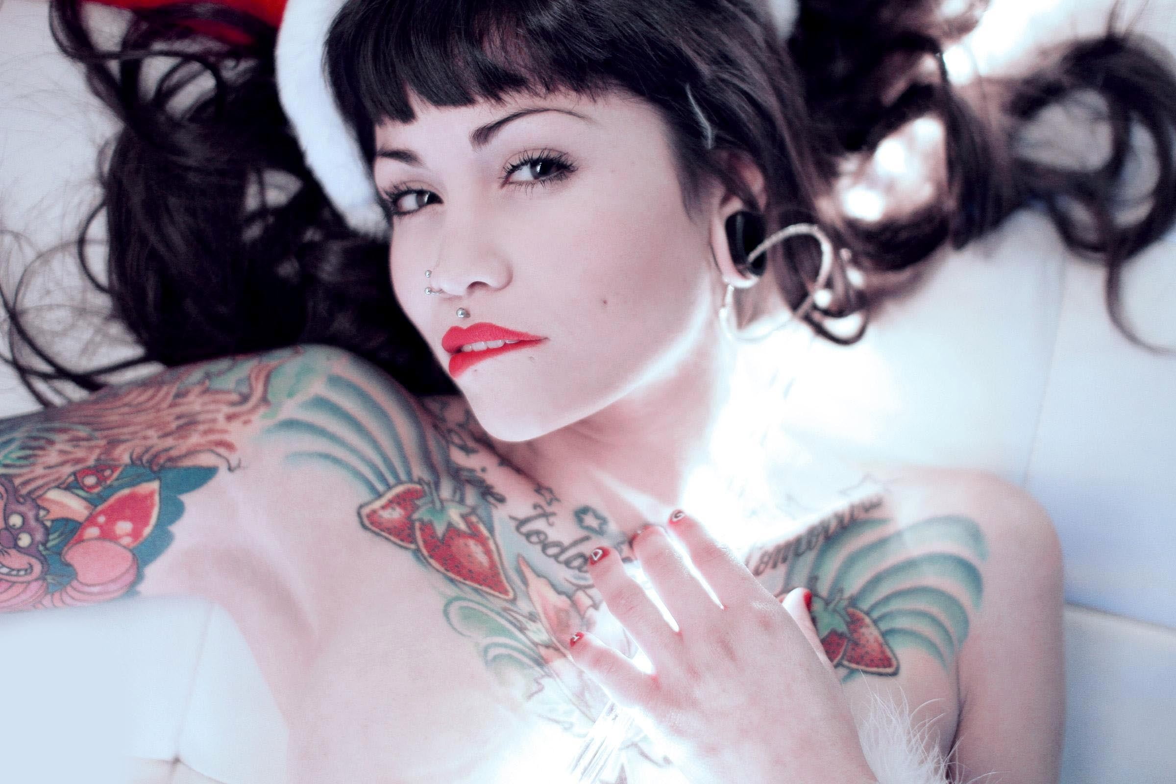white, young women, looking at camera, fashion, women, traditional, adult, sitting, young adult, dress, s, tattoo, beautiful woman, portrait, lifestyles, HD Wallpaper
