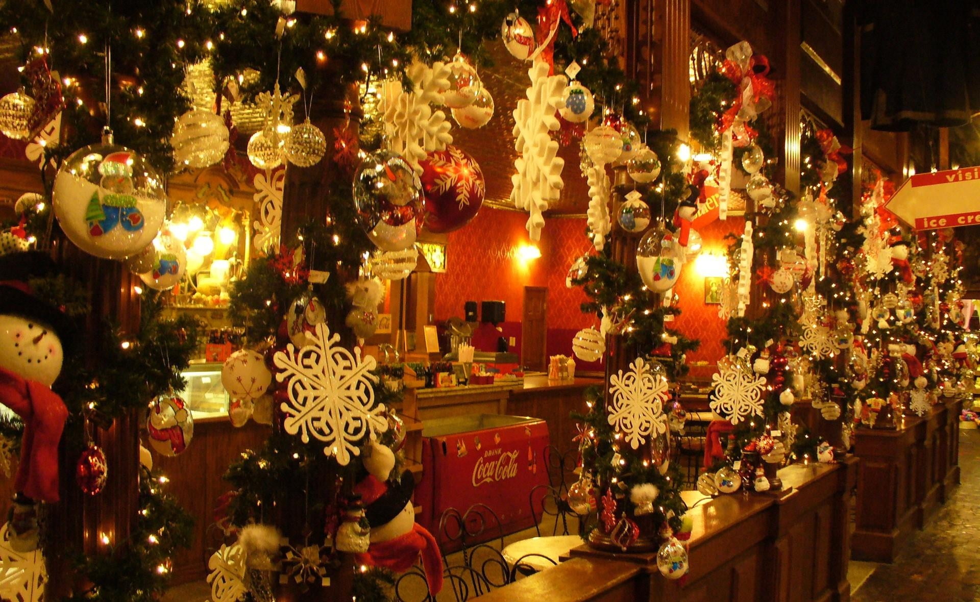 1080P, red, christmas, winter, choice, lot, light - Natural Phenomenon, variation, night, sale, no People, christmas Tree, retail, large group of objects, HD Wallpaper
