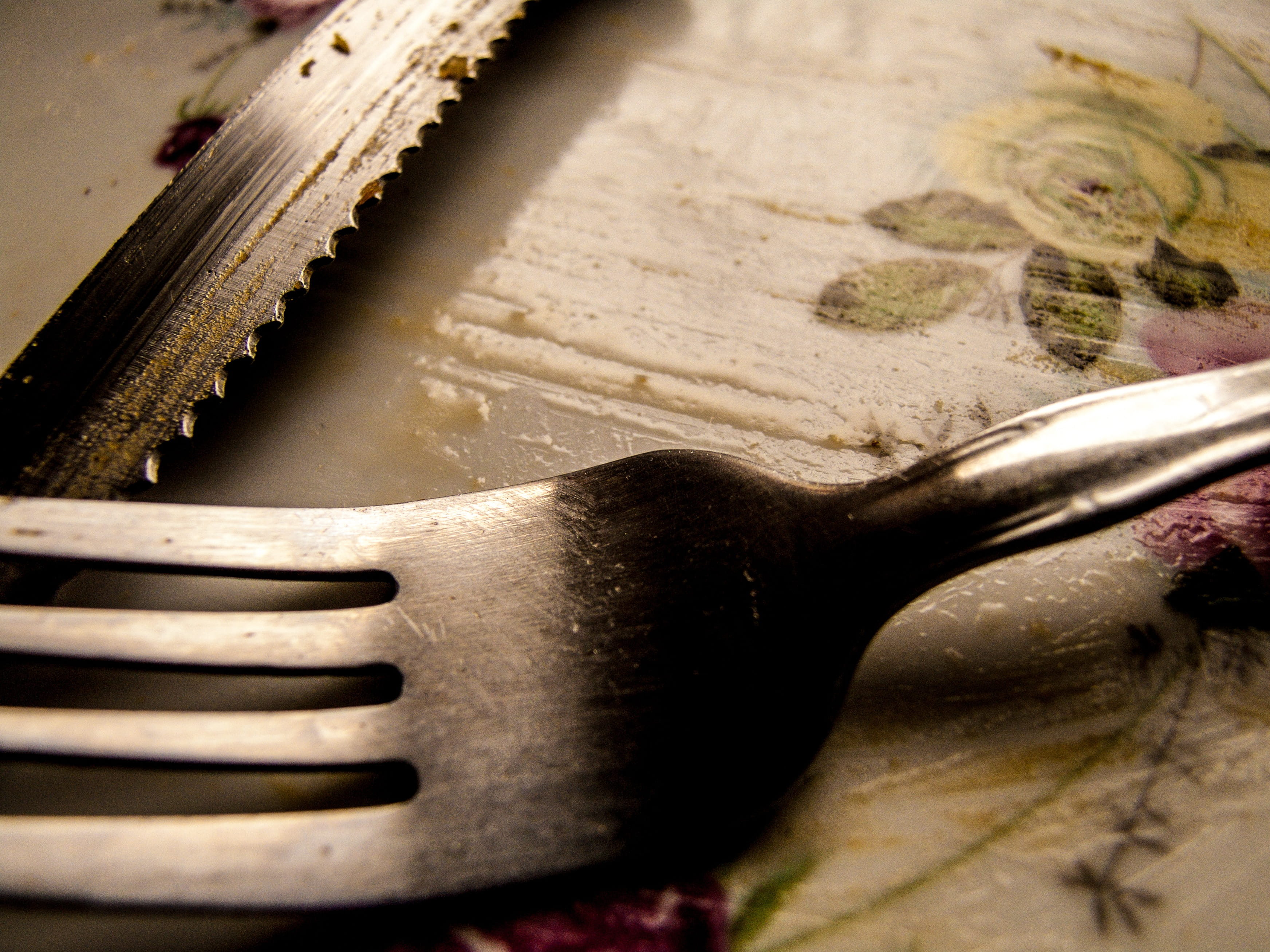 lunch, plate, equipment, meal, empty, dinner, cutlery, dirty, freshness, 2K, knife, fork, retro, eaten, still life, food, close-up, single object, dining, HD Wallpaper