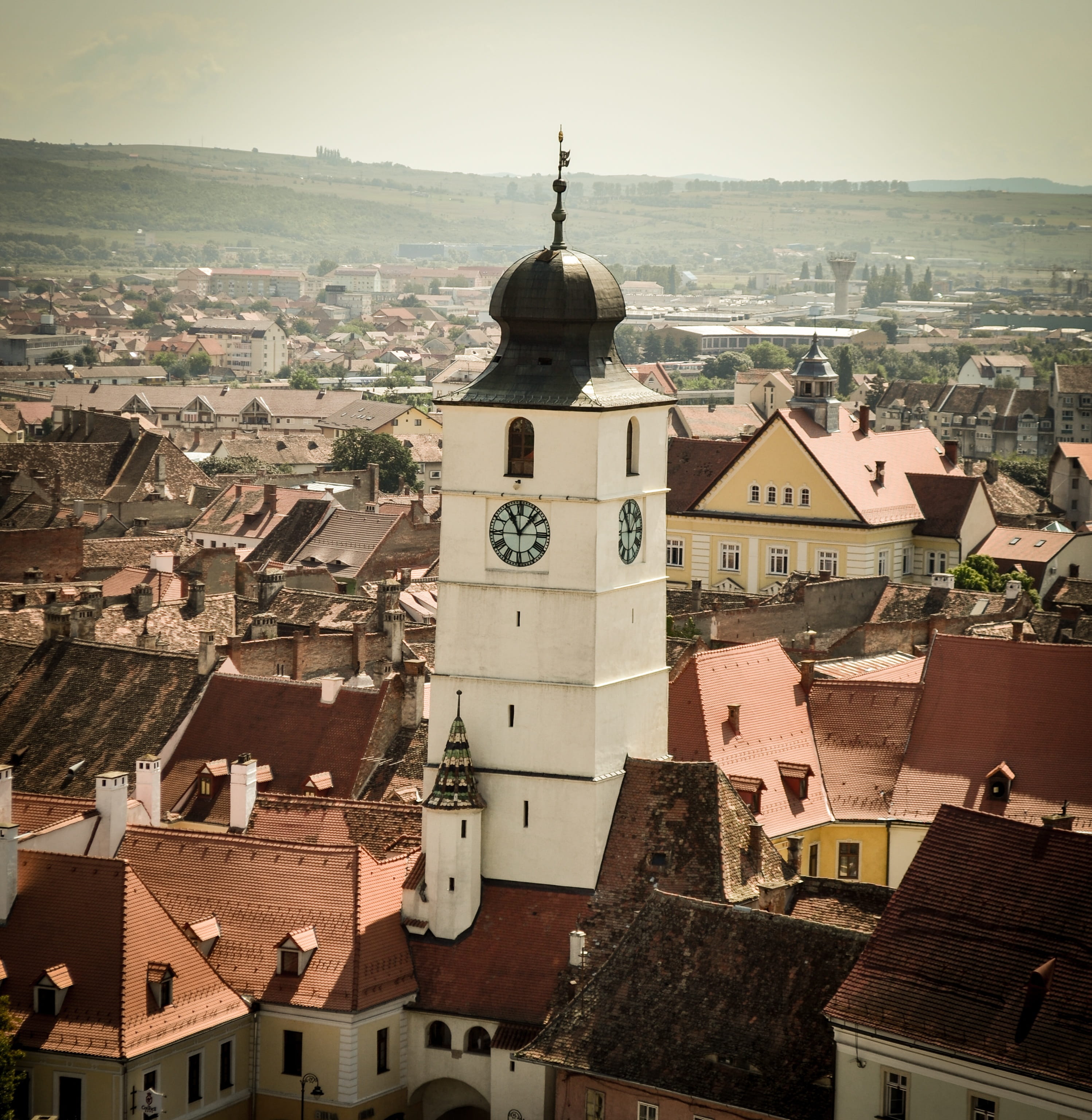 city, spire, Building, Sibiu, architecture, place of worship, community, built structure, religion, building exterior, day, belief, crowded, spirituality, Phone HD Wallpaper