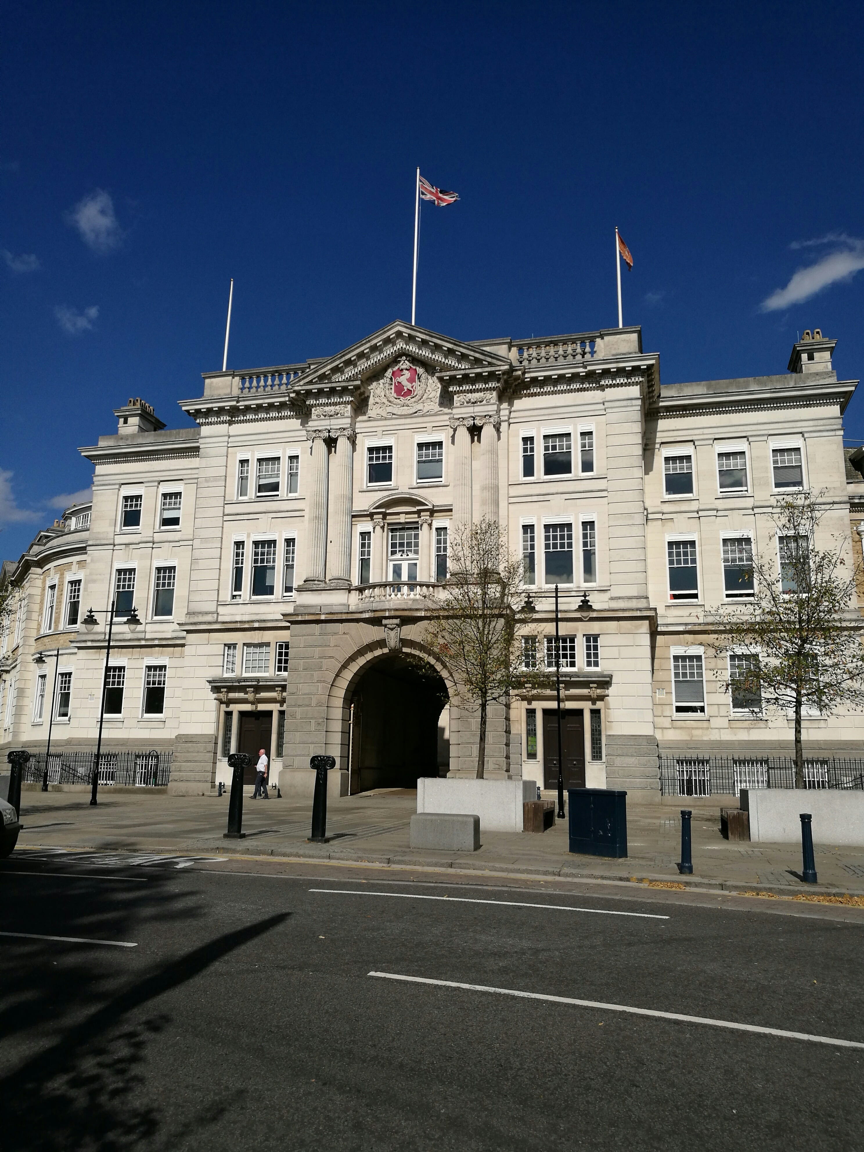 Sessions House, history, Kent, flag, city, Maidstone, day, facade, Britain, building exterior, outdoors, nature, patriotism, built structure, building, Phone HD Wallpaper