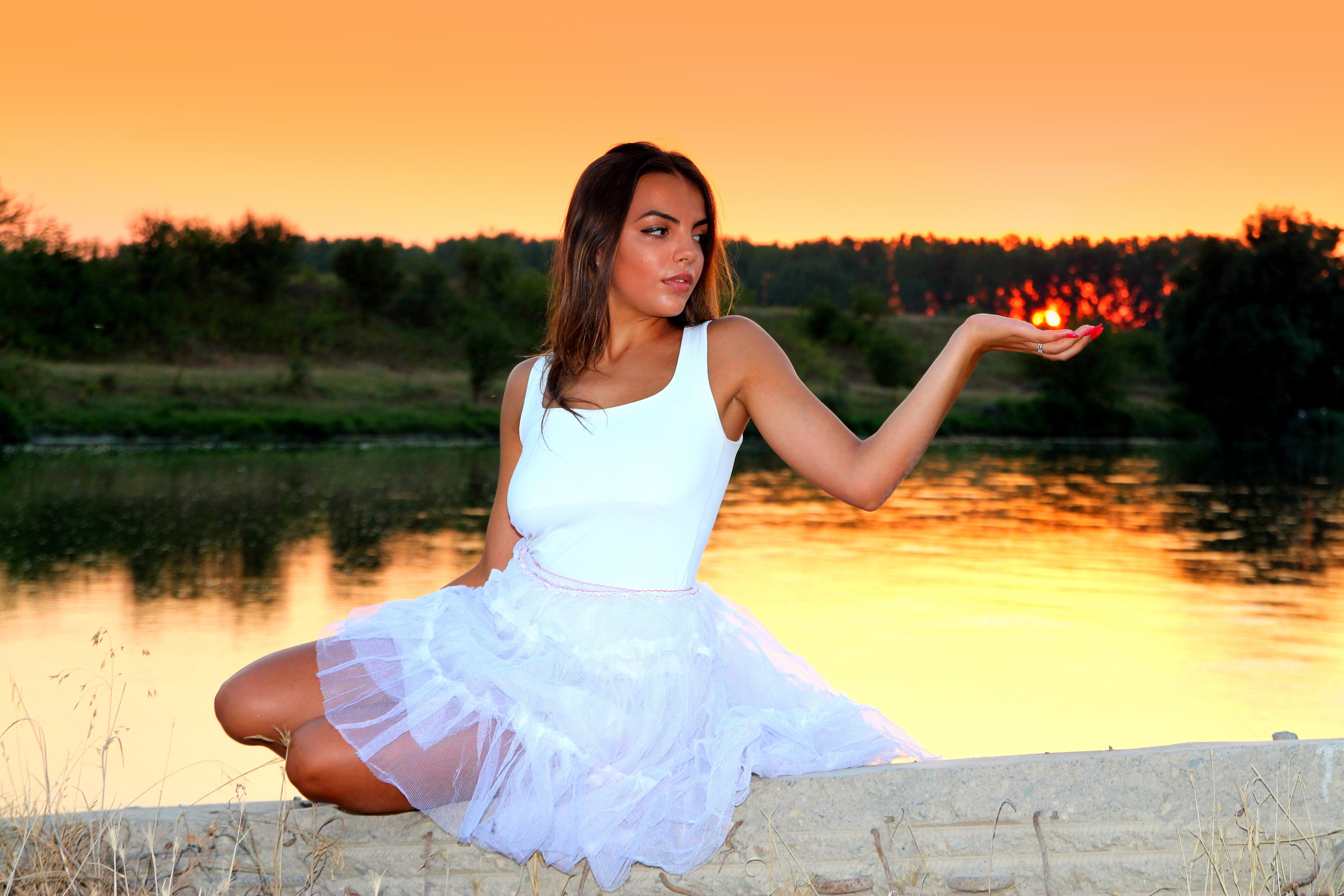 hair, sitting, white, sunset, women, portrait, reflection, outdoors, people, casual clothing, human limb, sleeveless, beauty, beauty in nature, woman, nature, HD Wallpaper