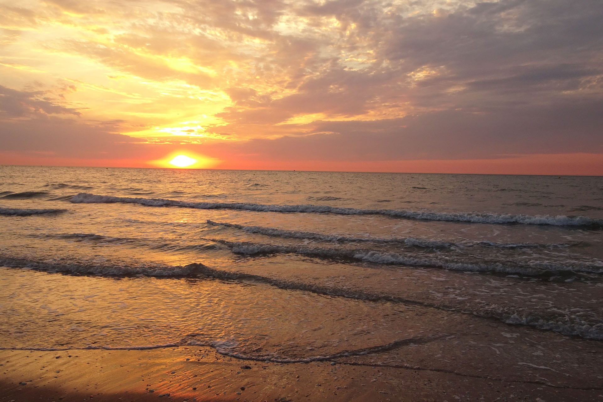 cloud - sky, ocean, sand, light, outdoors, tranquil scene, holiday, non-urban scene, land, photographer, landscape, yellow, sea, beach, wave, orange color, HD Wallpaper