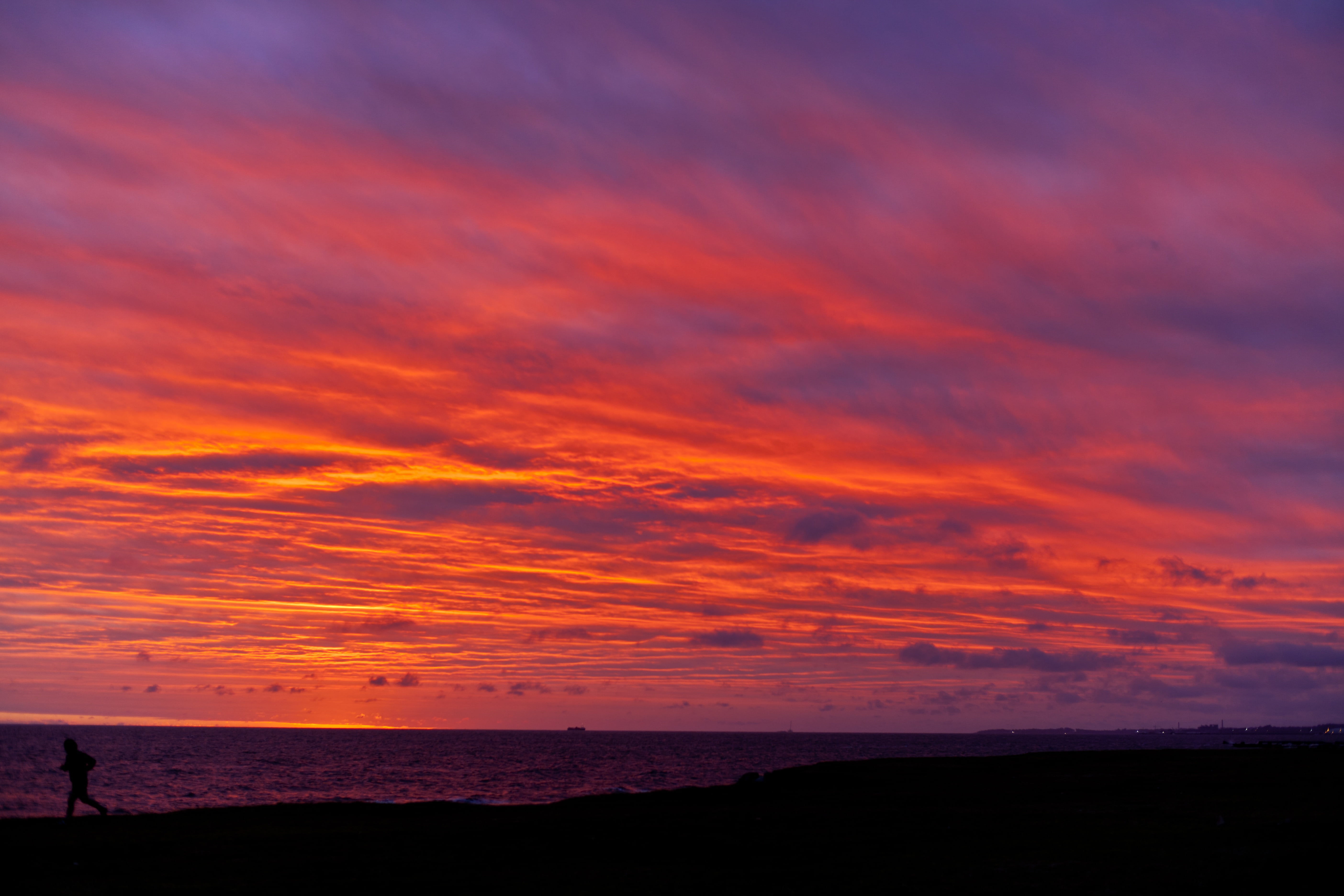 sea, relaxation, sky, reddish, water, cloud - sky, clouds, background, open flat, spiritual, red sky, golden, colors, open sky, summer, orange sky, evening sun, HD Wallpaper