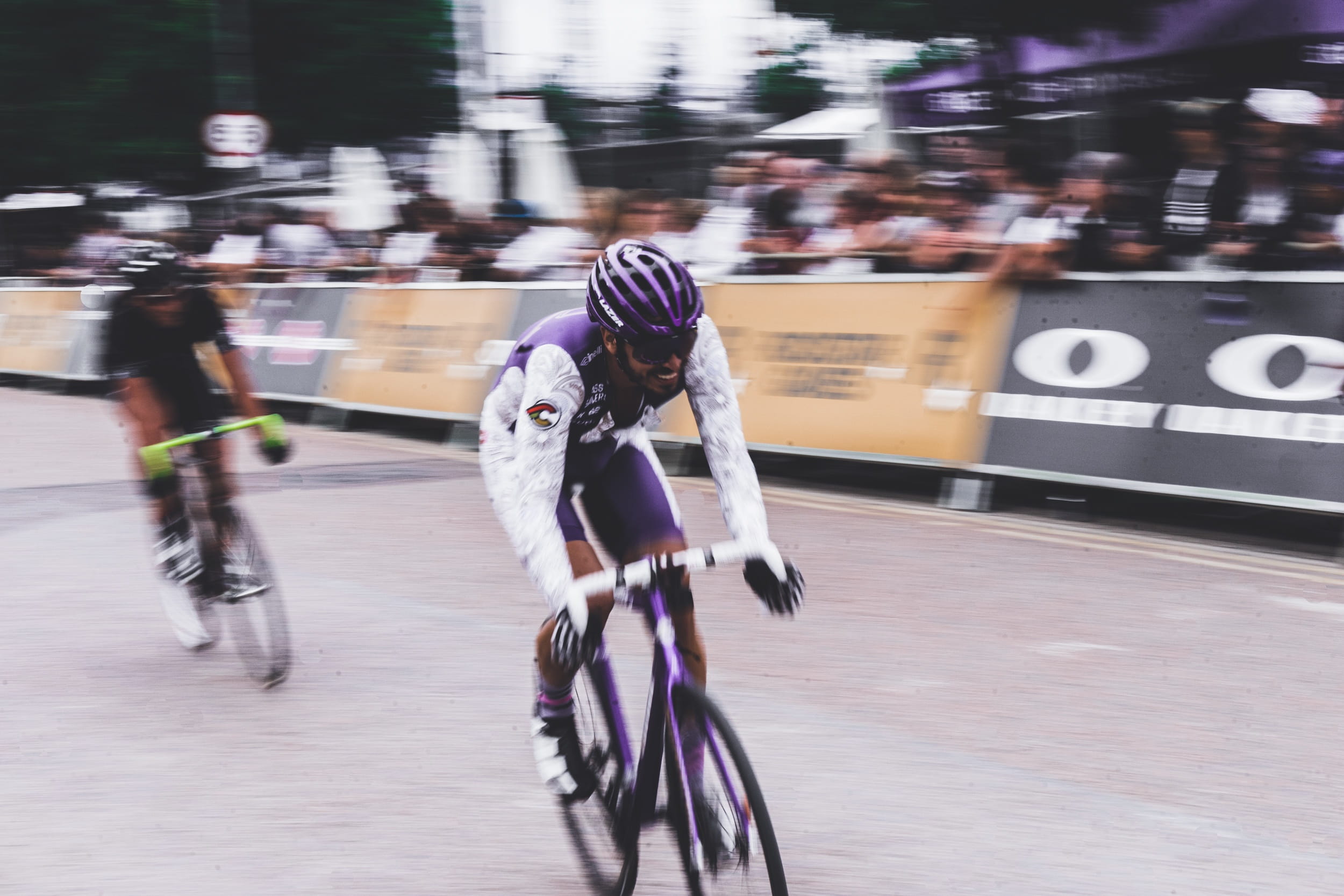women, sport, traffic, commuter, street, lifestyles, 1080P, competing, speed, riding, helmet, bike race, city Life, group of people, urban Scene, panning, HD Wallpaper