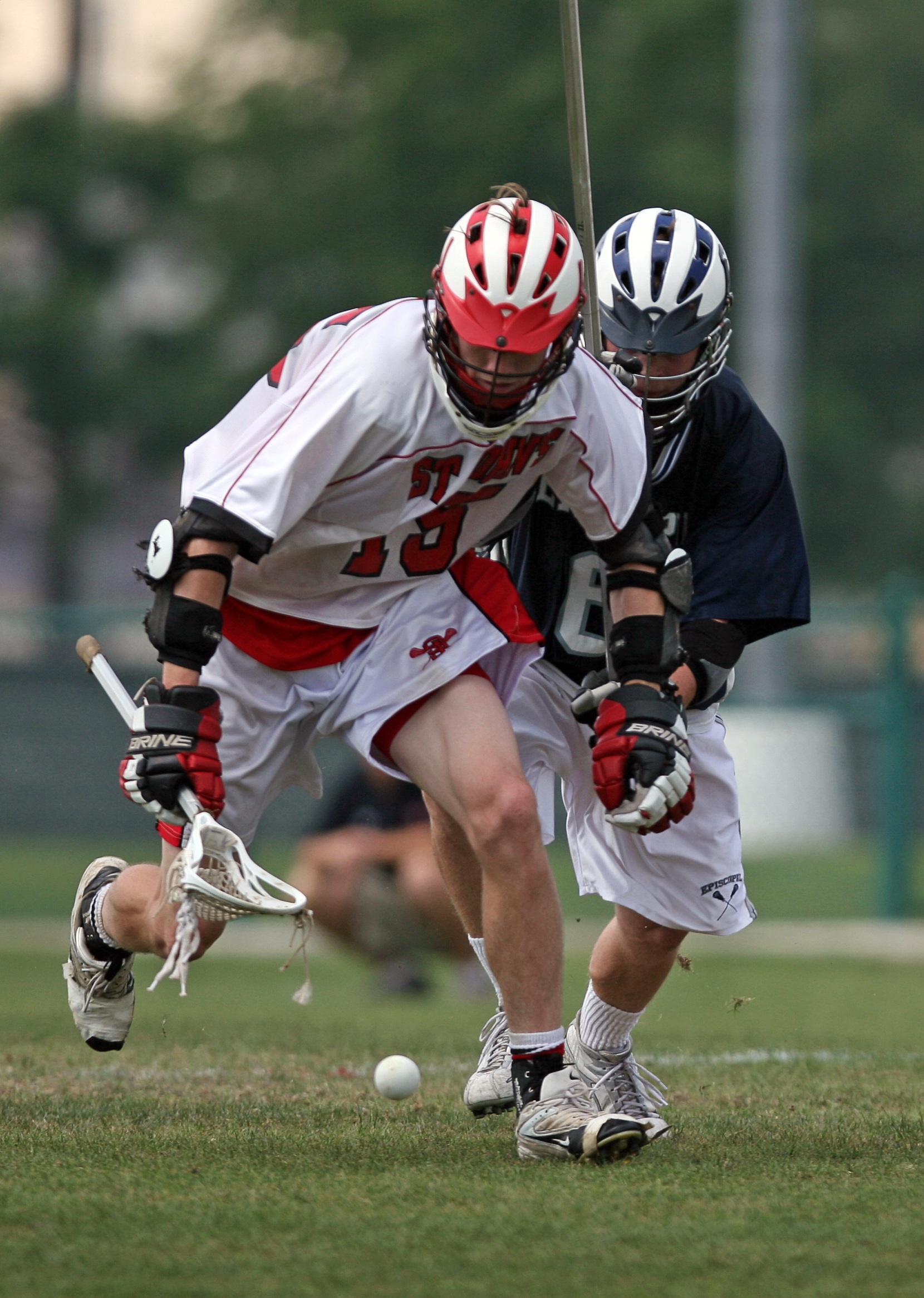sports uniform, sports equipment, ball, schoolboy, two people, lacrosse, teen, competition, running, clothing, 1080P, teenager, sports helmet, jersey, Phone HD Wallpaper