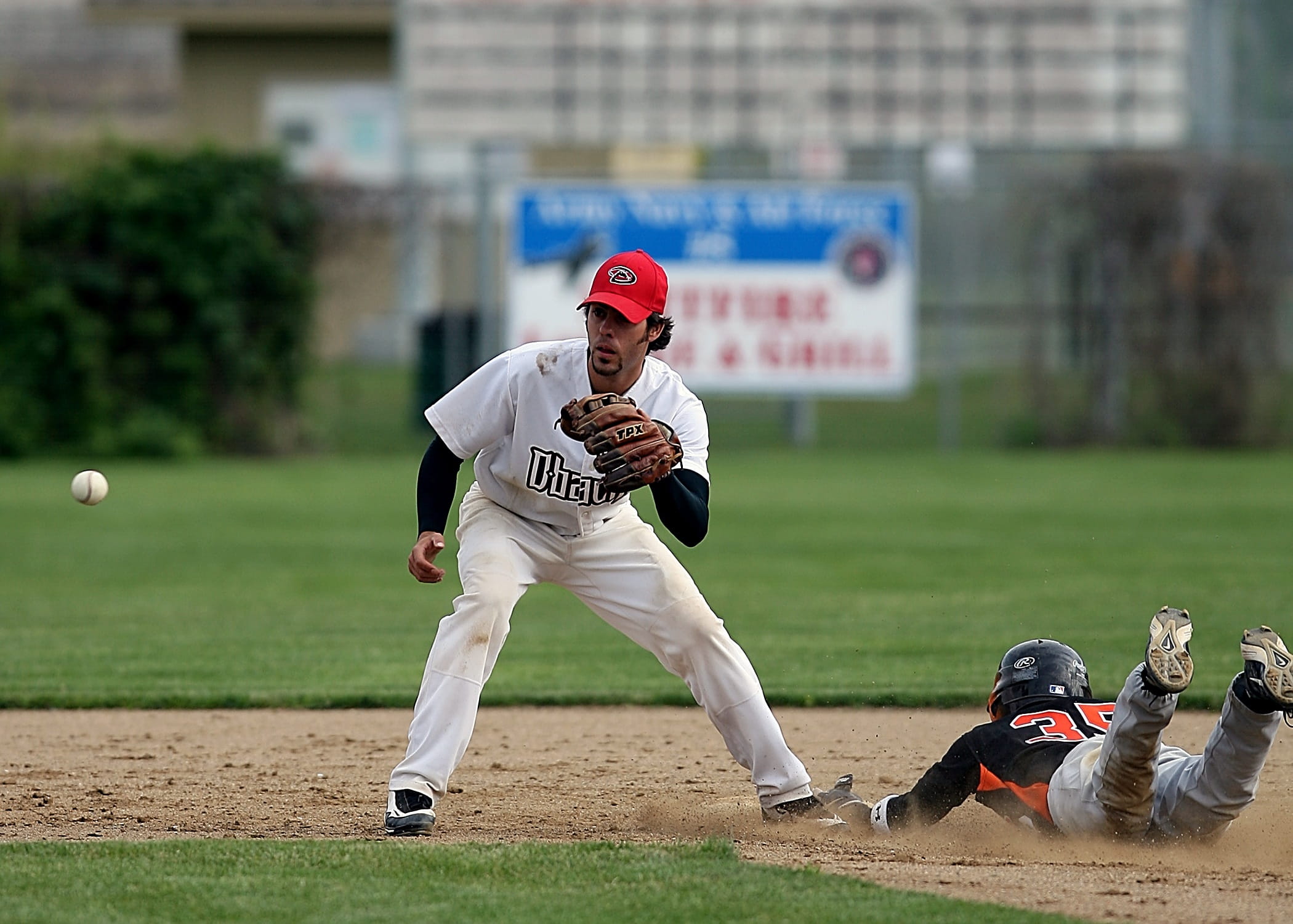 male, catching, airborne, competition, player, men, incidental people, close play, baseball team, uniform, play, leisure activity, people, competing, 1080P, HD Wallpaper