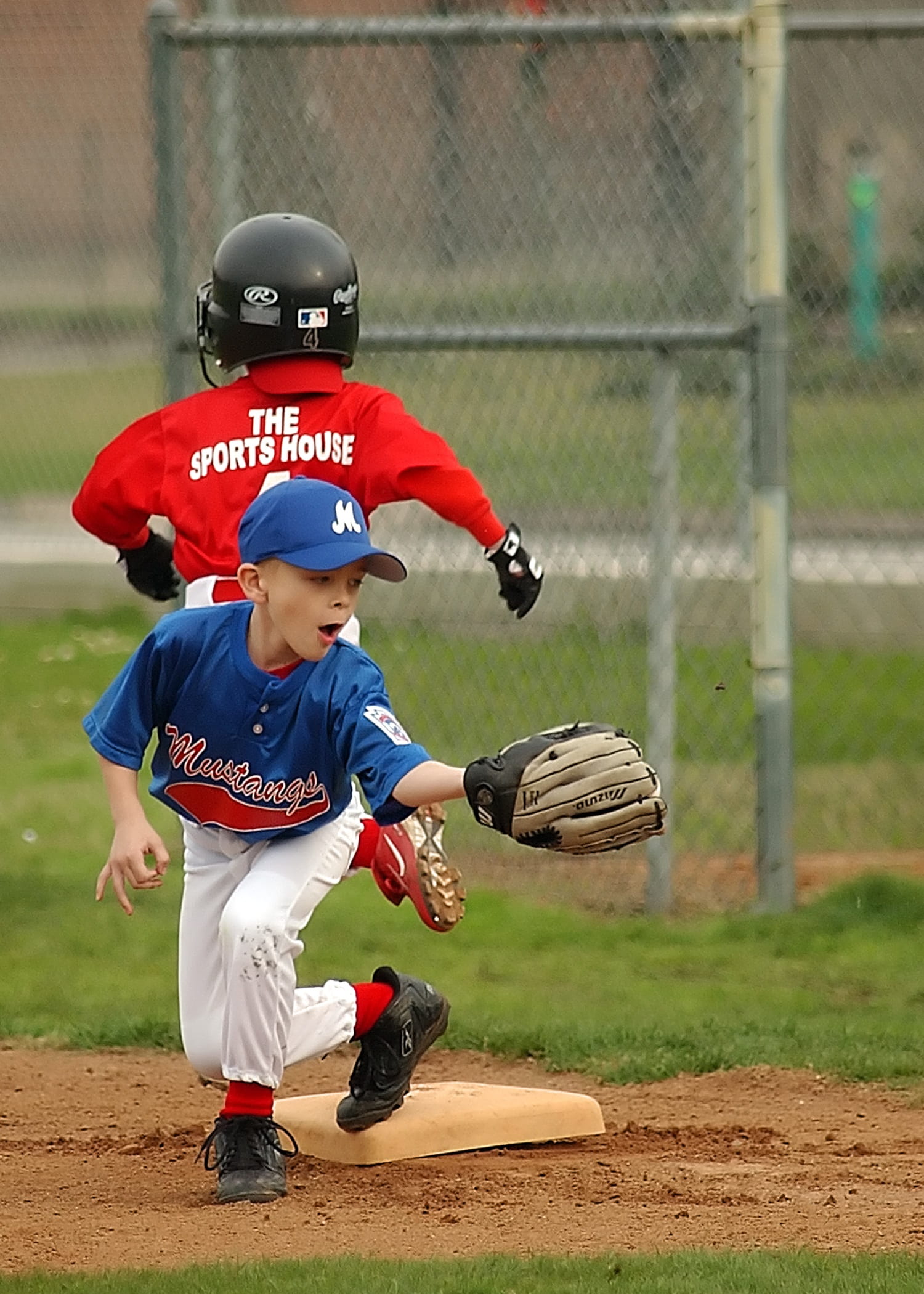 athlete, park, first base, field, playing, men, fielder, people, baseball player, male, boy, base, child, outdoors, males, boys, player, baseball - ball, Phone HD Wallpaper