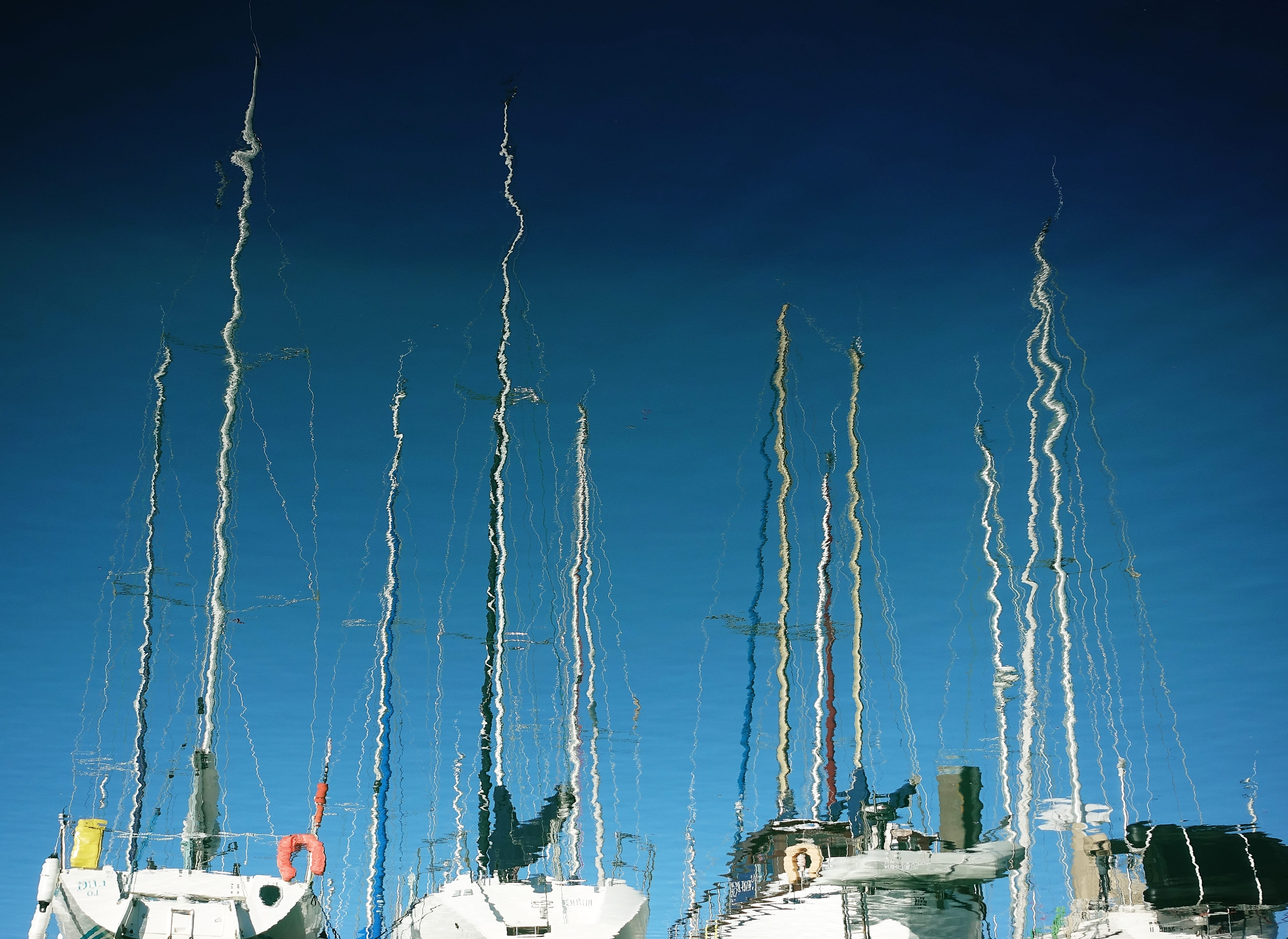 transportation, ripple, low angle view, marina, rigging, reflection, built structure, sailing, sunlight, no people, sailboat, nautical vessel, distortion, HD Wallpaper
