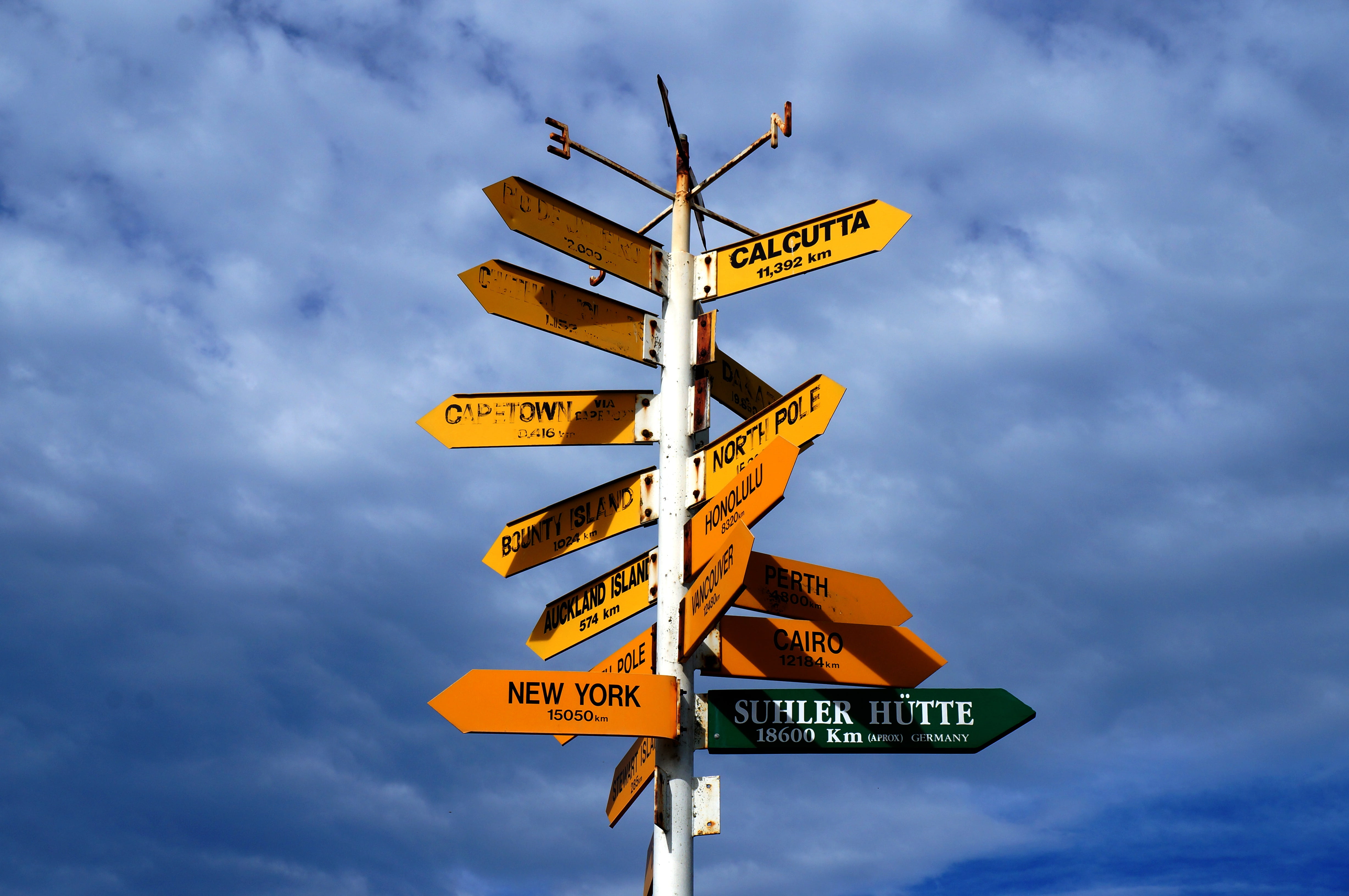 symbol, summit, information boards, arrows, hiking trails, mountains, 4K, signage, road, traffic arrow sign, direction, signs, road sign, text, compass, HD Wallpaper