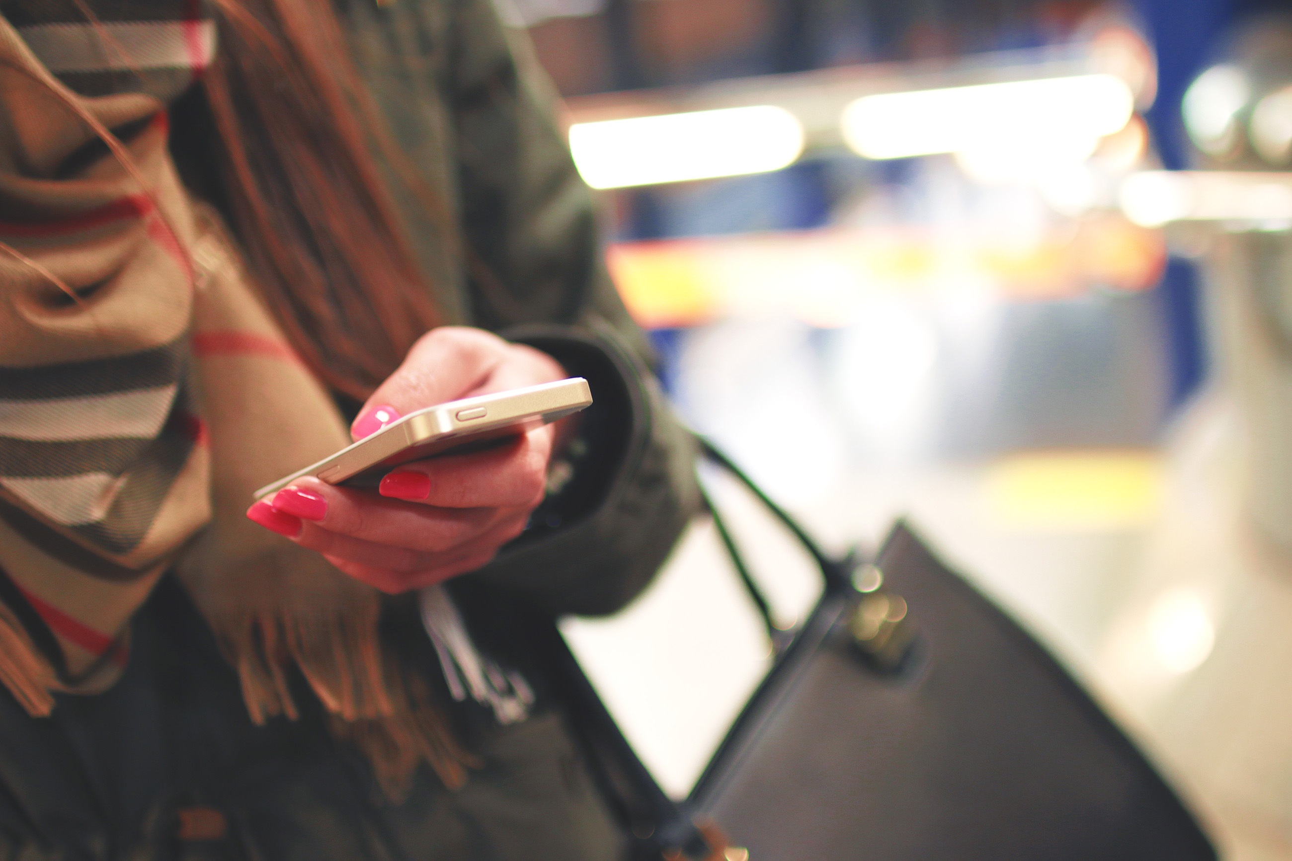 iphone, coat, black, young Adult, people, 2K, text Messaging, females, mobile Phone, wearing, phone, human hand, real people, internet, texting, wireless Technology, HD Wallpaper