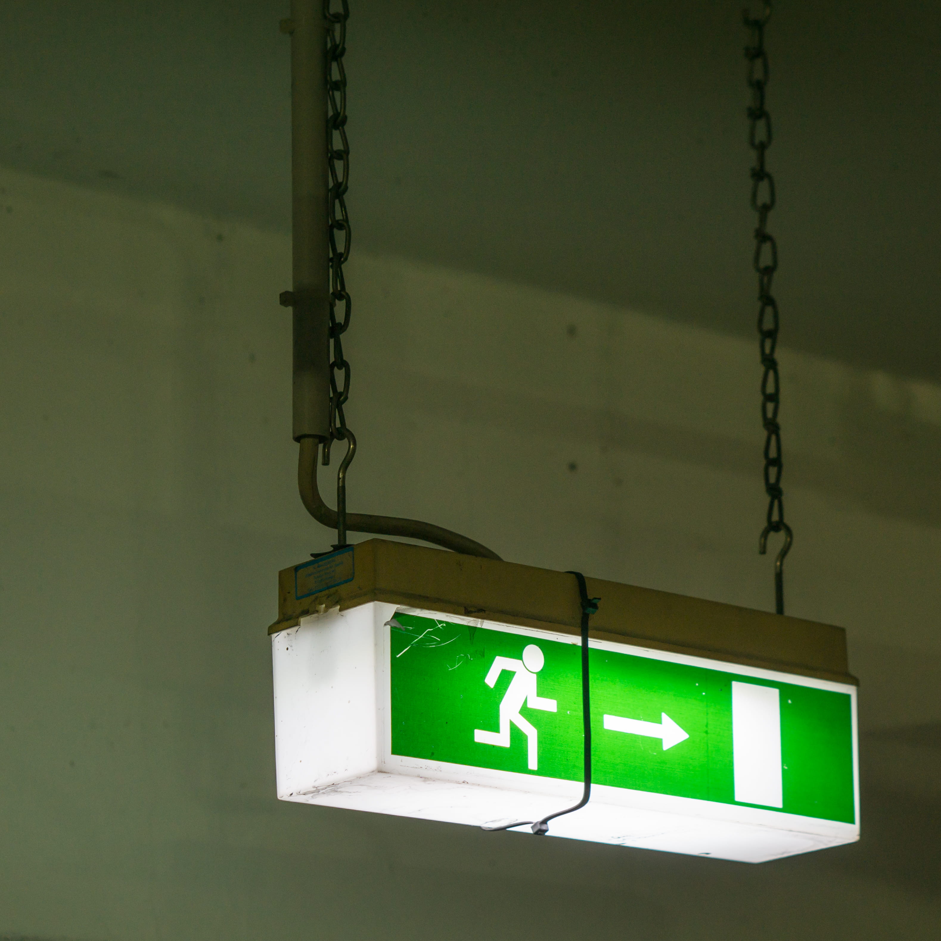 illuminated, cross, recycling symbol, signage, human representation, minimalism, arrow symbol, metal, garage, light fixture, communication, urban, guidance, Phone HD Wallpaper