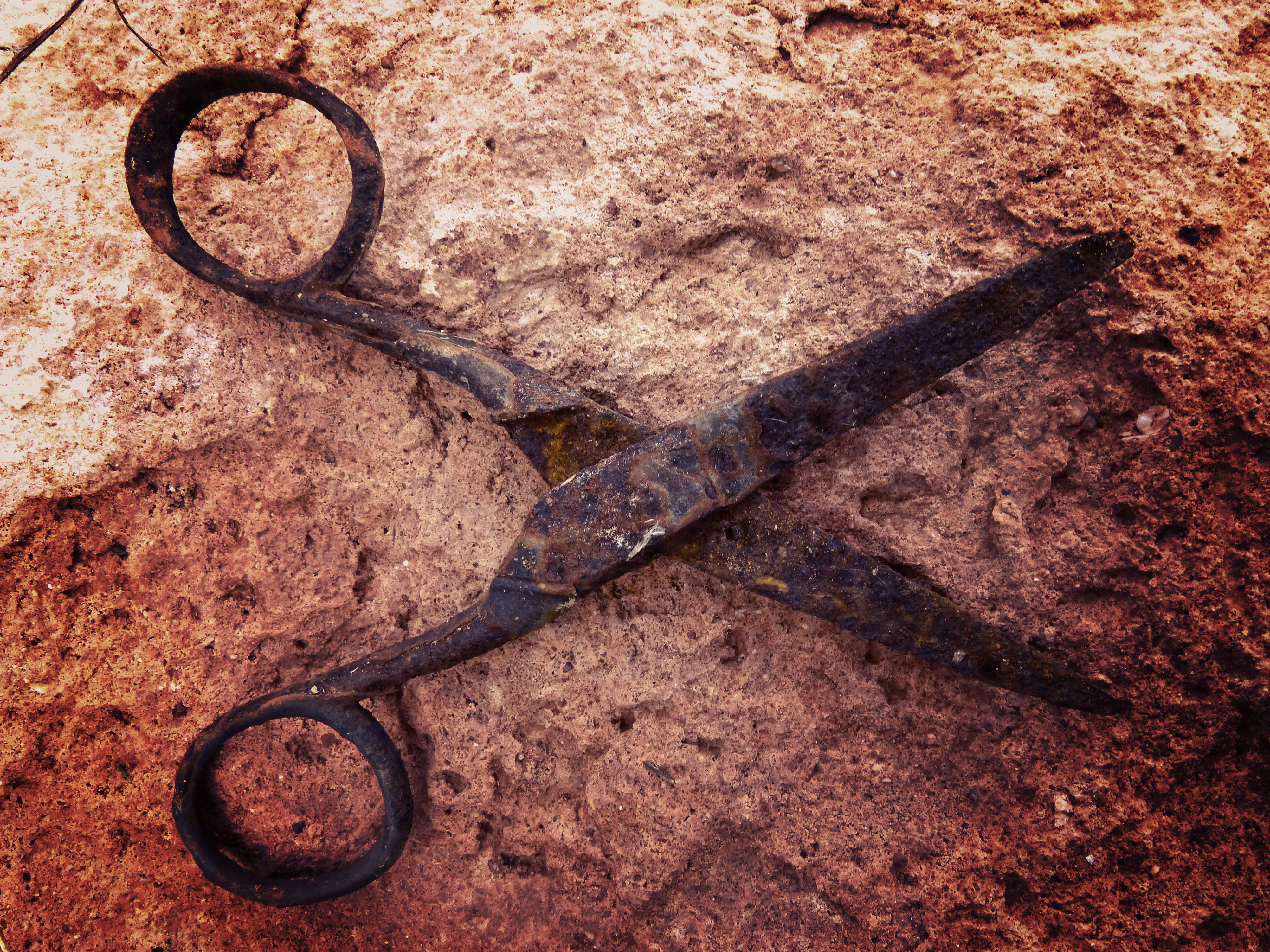 tool, iron - metal, rusty, Metaphor, land, 4K, textured, Old, Symbol, work tool, directly above, cut, close-up, nature, backgrounds, outdoors, hand tool, HD Wallpaper