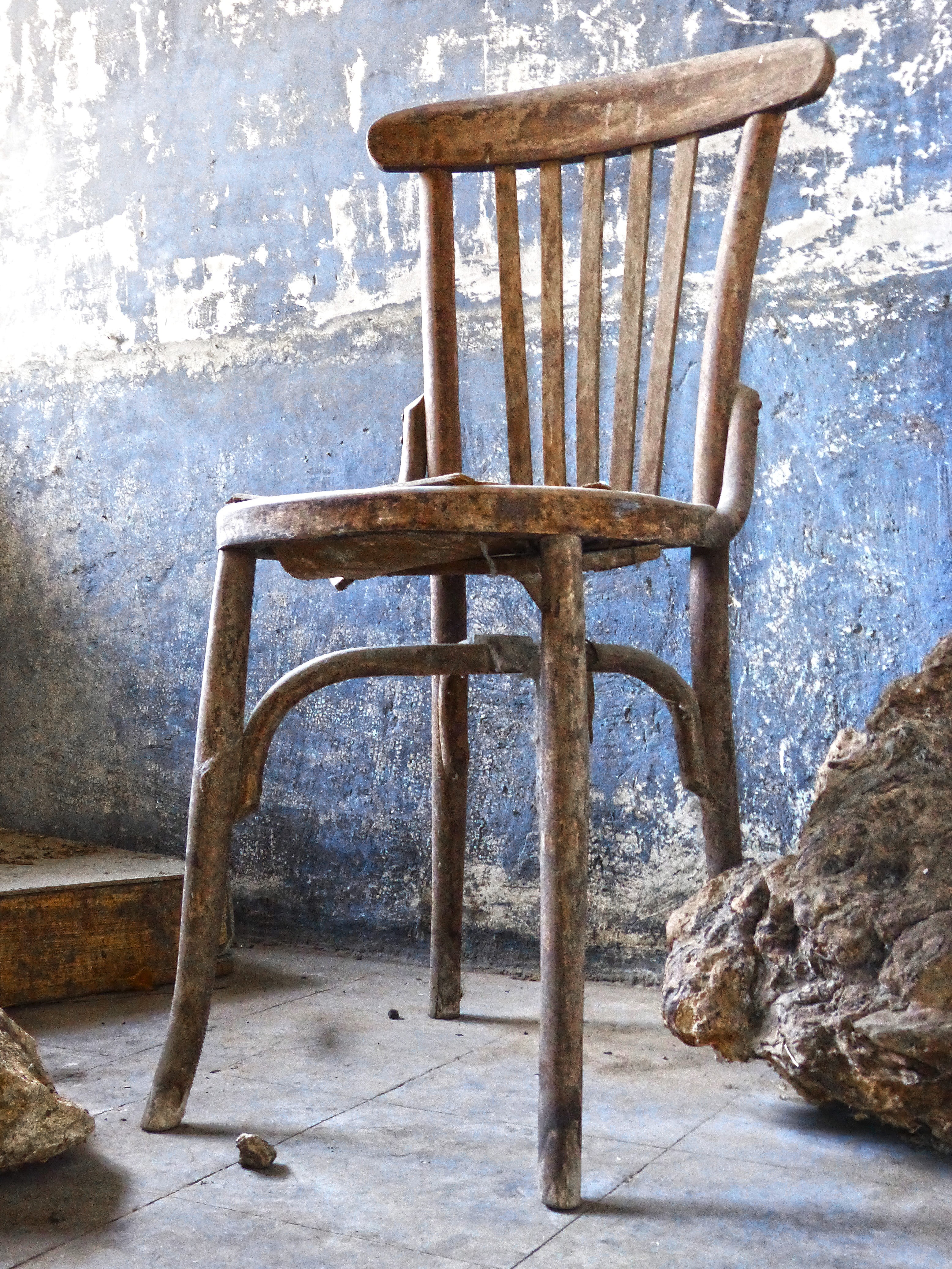 nature, Abandoned, outdoors, empty, seat, architecture, old-fashioned, flooring, cold temperature, furniture, stool, 4K, built structure, Chair, Old, wall, Phone HD Wallpaper