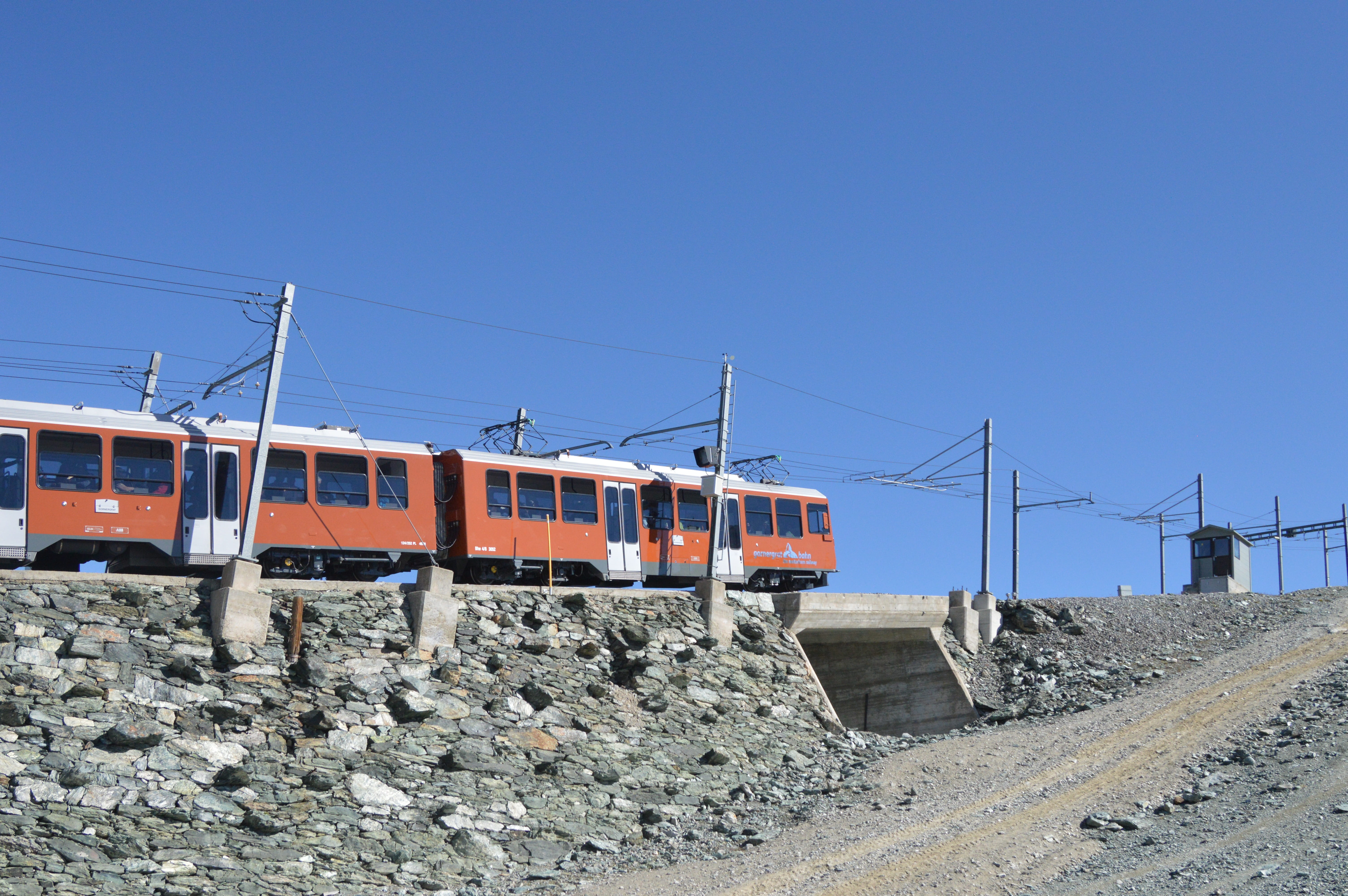 cog-wheel railway, no people, 5K, railroad car, cable, sunlight, summer, transportation, rail transportation, blue, track, gornegrat, public transportation, HD Wallpaper