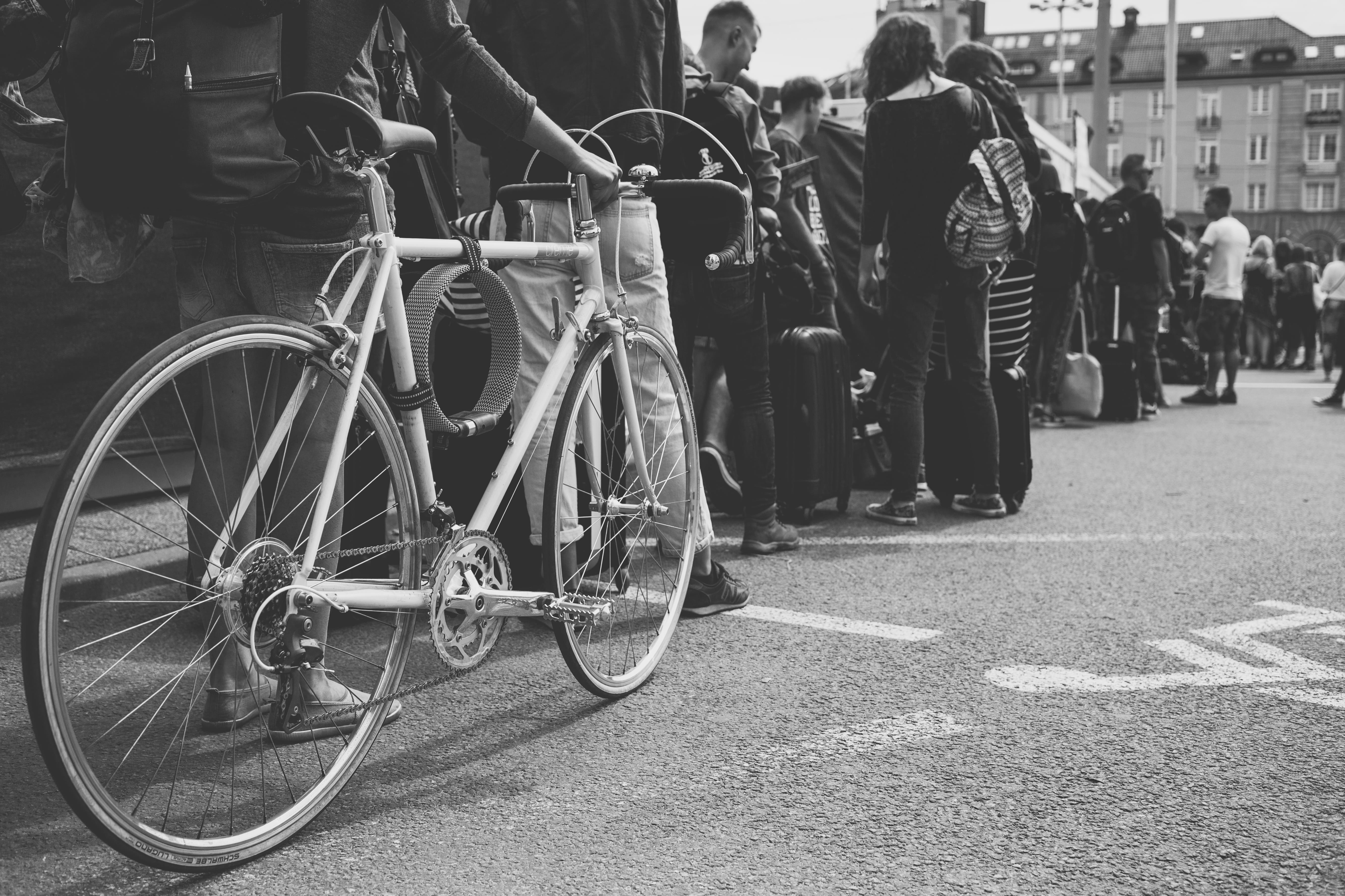 5K, architecture, group, asphalt, bicycle, incidental people, people, day, mode of transportation, road, transportation, real people, lifestyles, city, HD Wallpaper