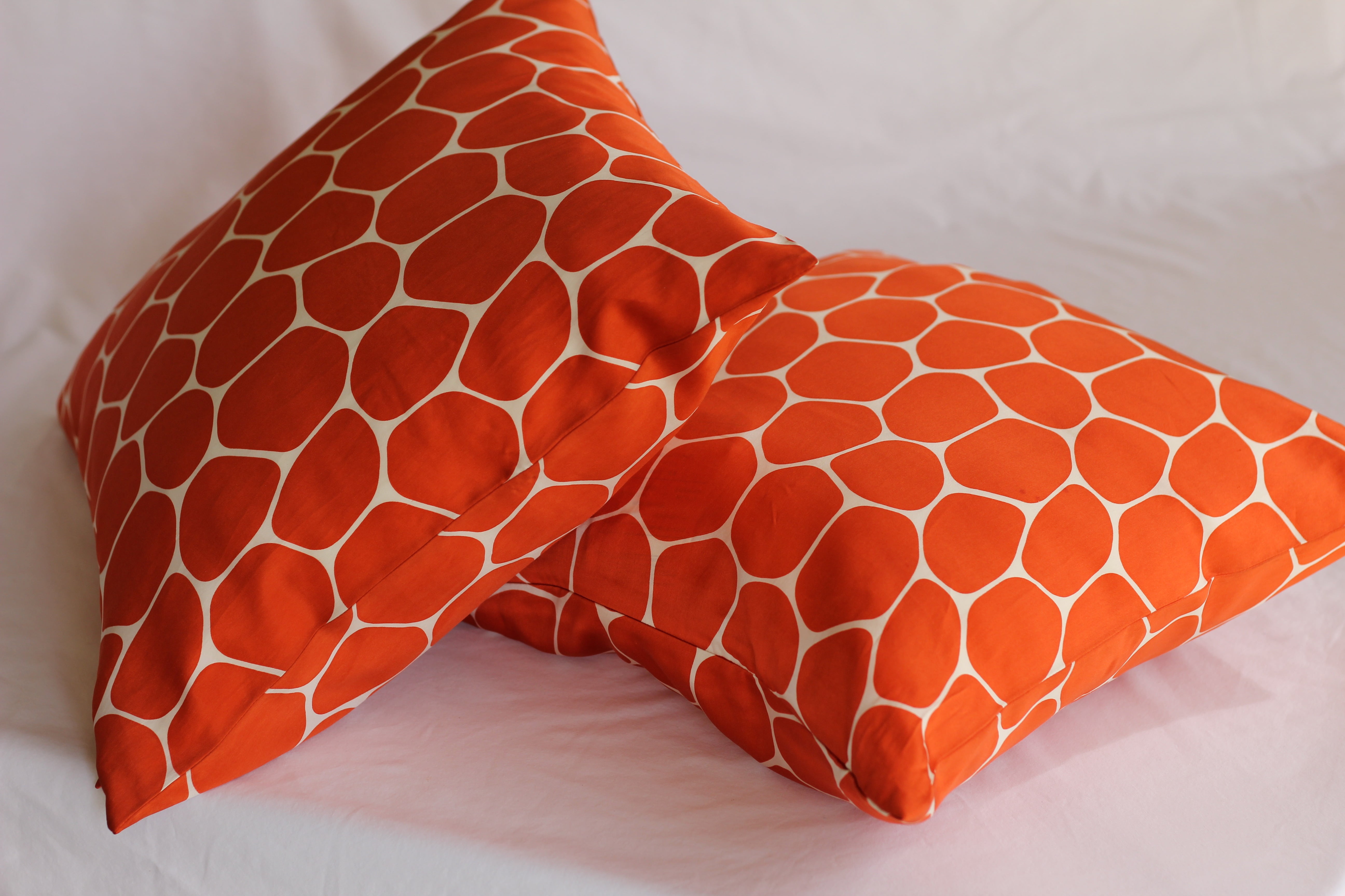 sofa, background, round, two, animal, animal wildlife, orange, focus on foreground, red, sleepy, animal skin, patterns, no people, throw, sleeping, home, HD Wallpaper
