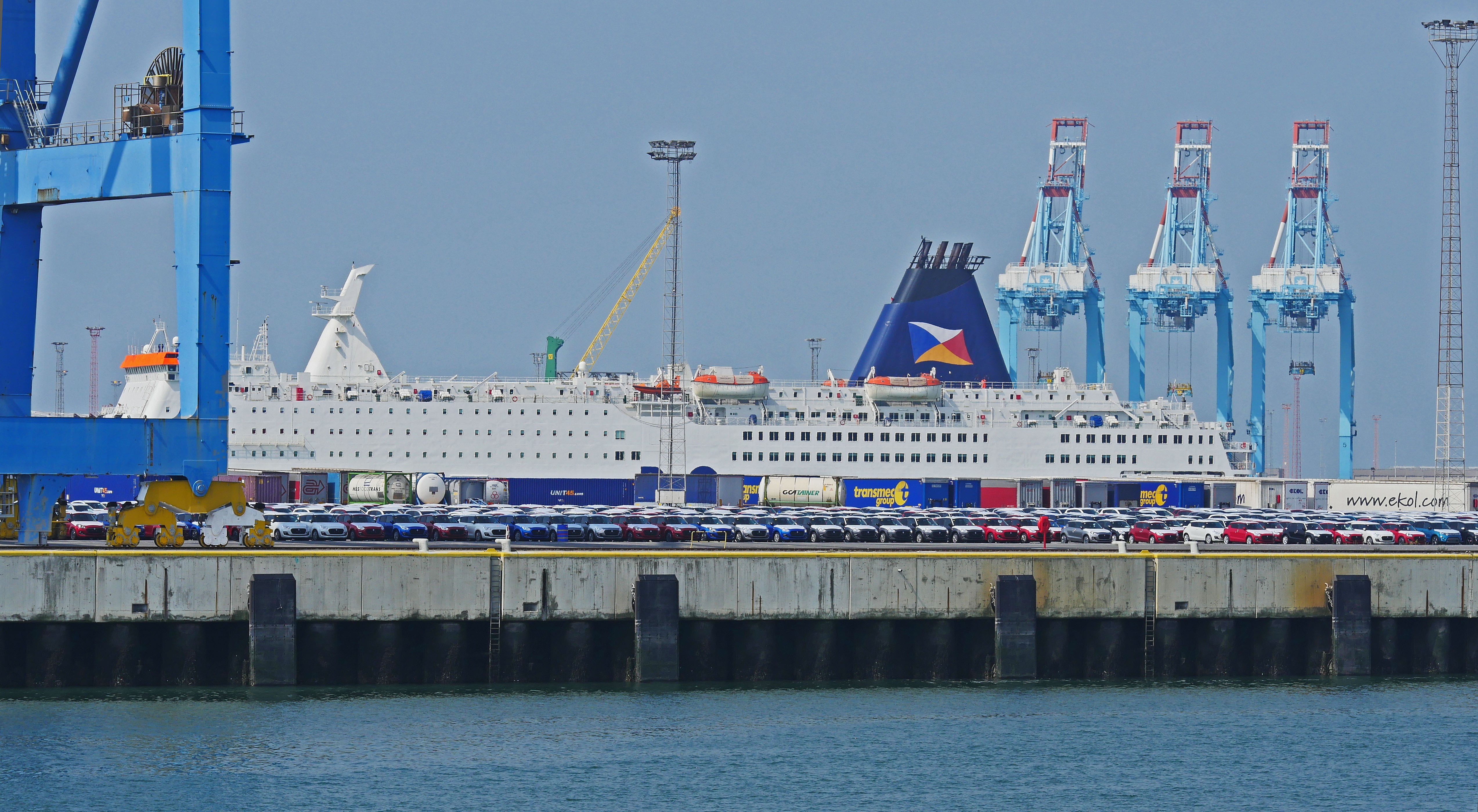 cargo handling, no people, container cranes, architecture, pier, nature, crane - construction machinery, new cars, united kingdom, brexit, blue, mode of transportation, HD Wallpaper