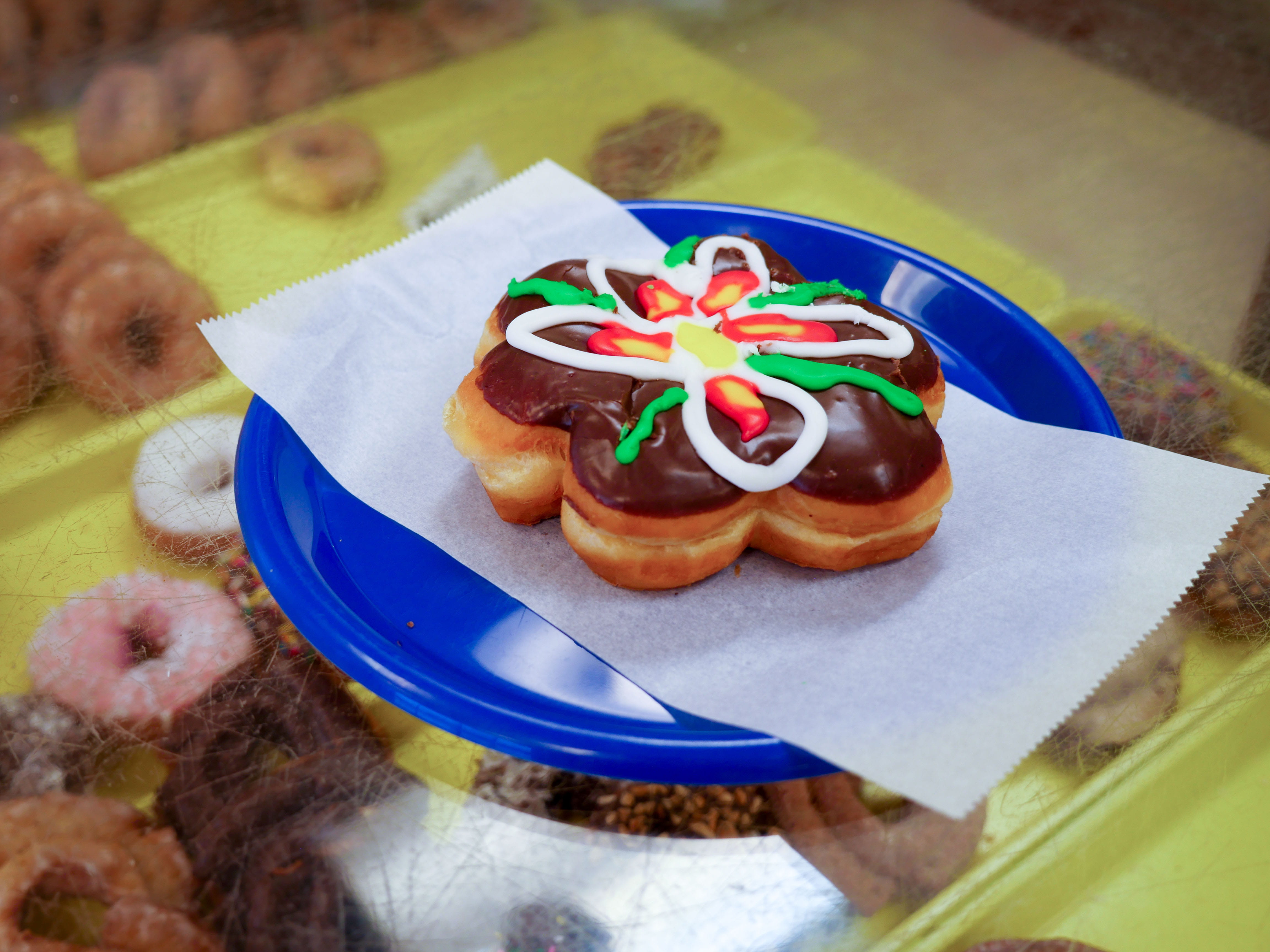 shop, unhealthy, meal, sugar, 4K, snack, icing, sweet food, freshness, selective focus, blue, colorful, breakfast, indulgence, doughnut, cake, close-up, HD Wallpaper