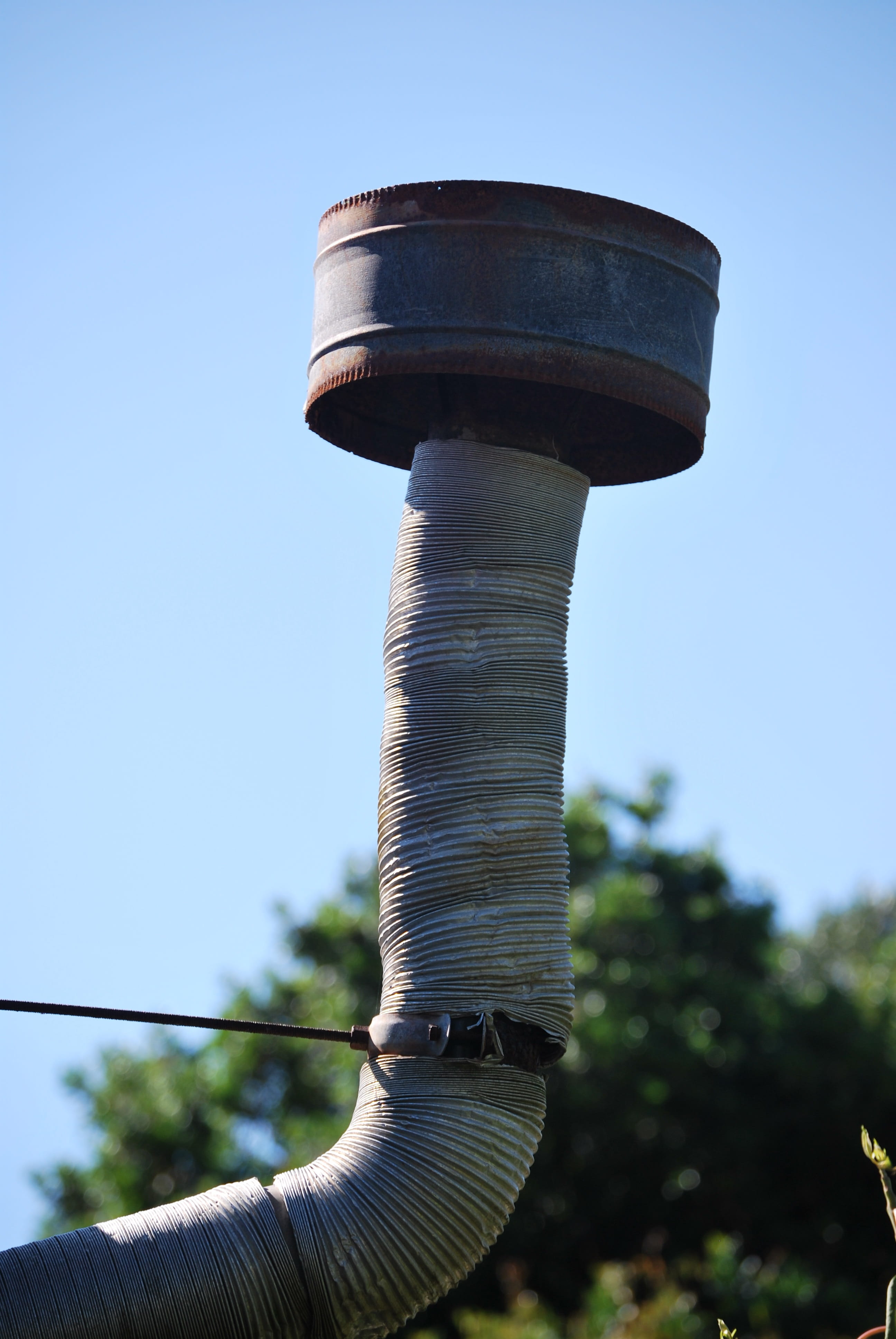 pipe, sunlight, outdoors, iron, sunny, holding, low angle view, environmental conservation, detail, 4K, environment, tree, texture, nature, oxide, clear sky, Phone HD Wallpaper