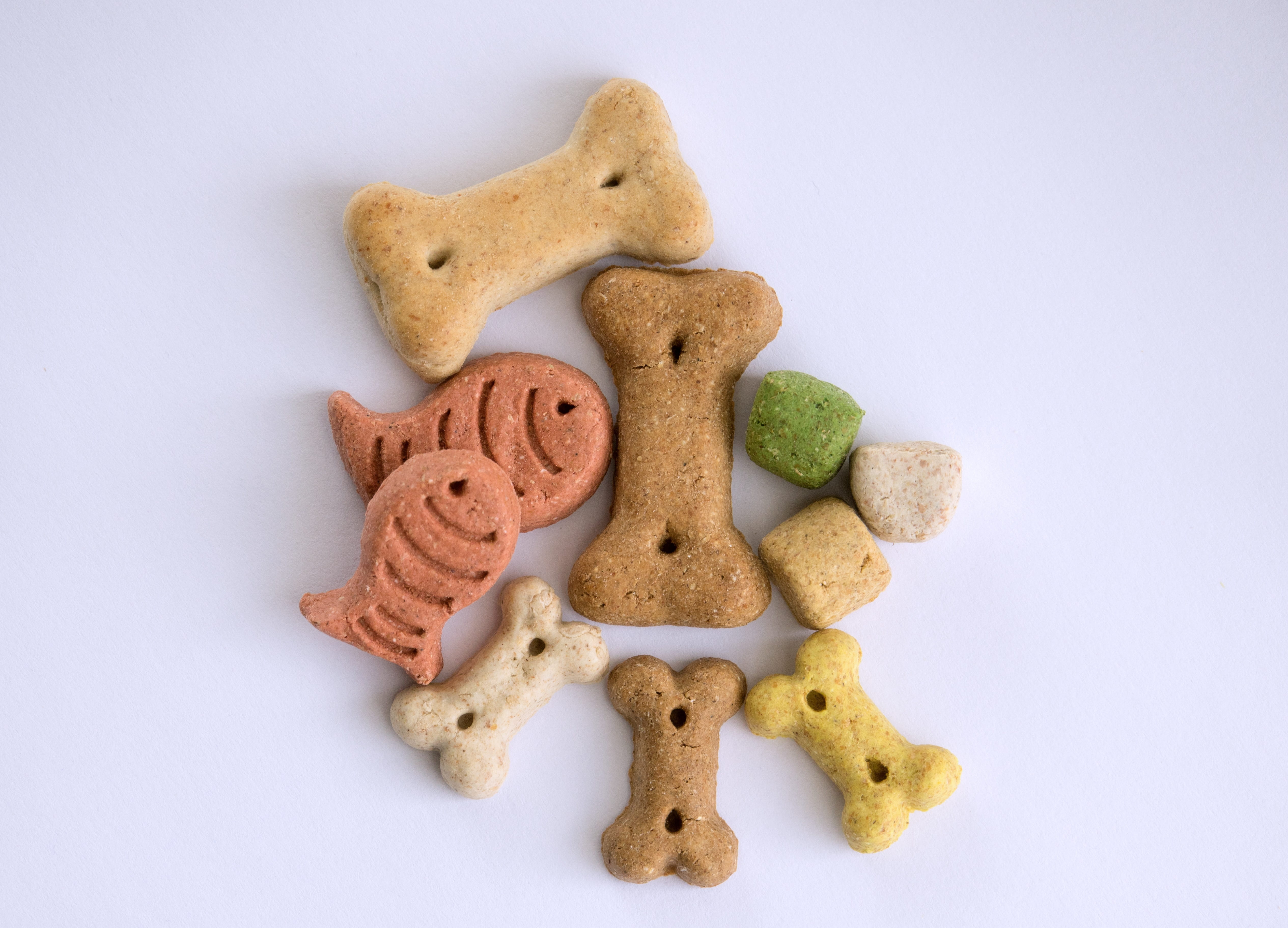 food, food and drink, snack, treats, pet, shape, cookie, no people, freshness, studio shot, representation, white background, dog food, animal representation, HD Wallpaper
