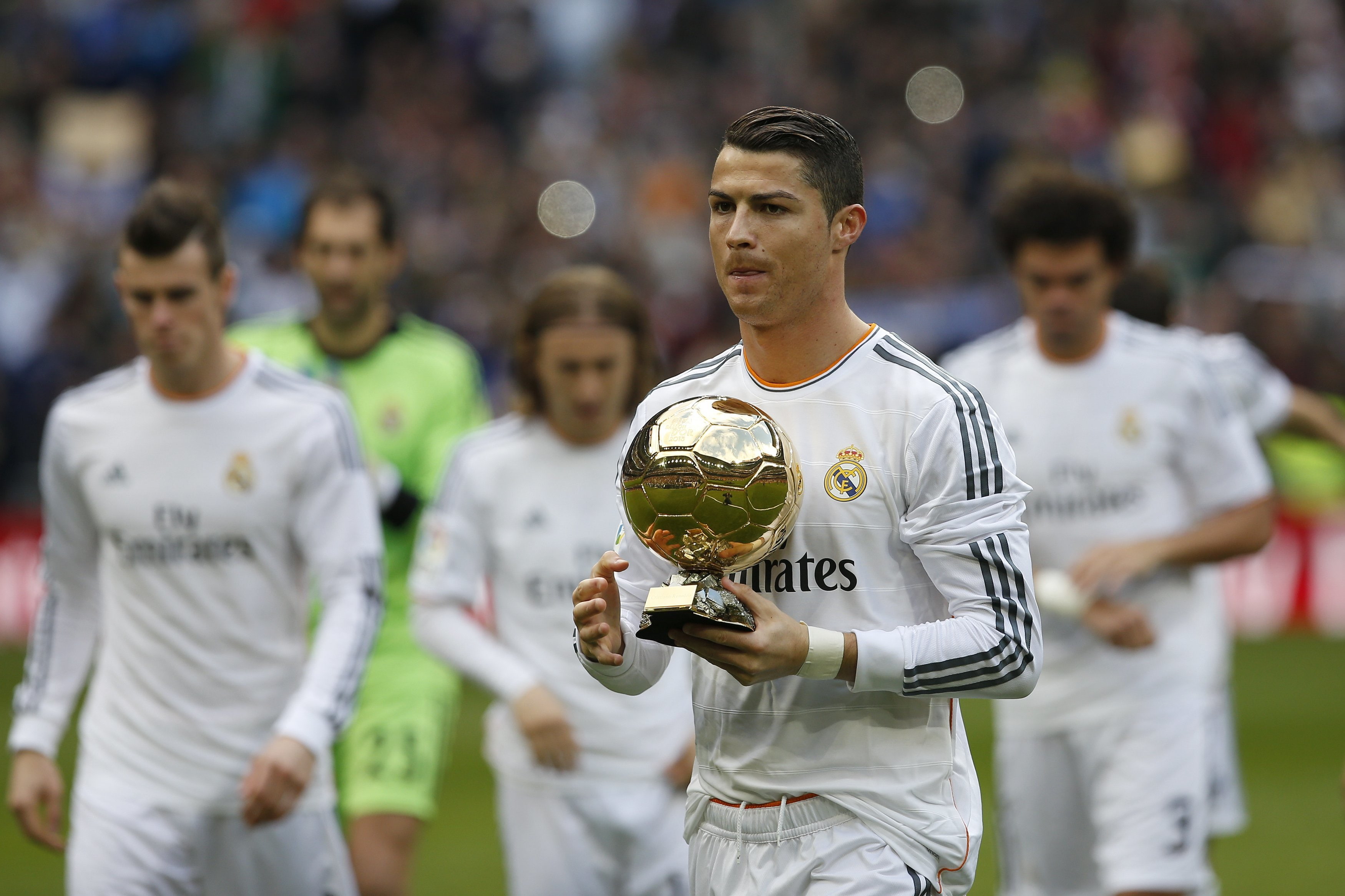 people, athlete, standing, sport, three quarter length, lifestyles, Player, outdoors, cristiano, men, FIFA, Star, 2K, Rewarding, number, group of people, HD Wallpaper
