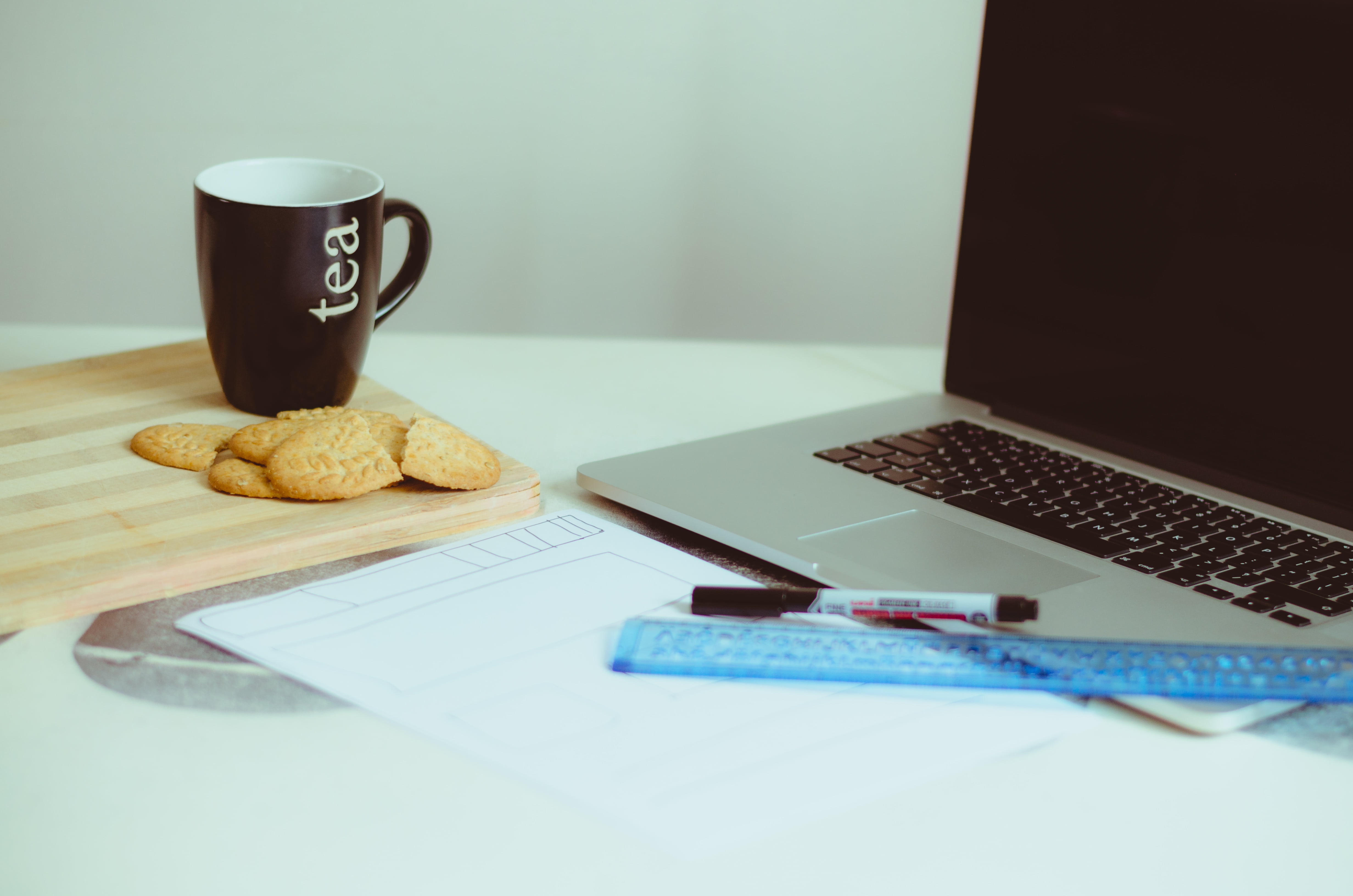 breakfast, still life, coffee - drink, 4K, internet, snack, tea, near, no people, wireless technology, indoors, black, white, meal, surface, laptop, marker, HD Wallpaper