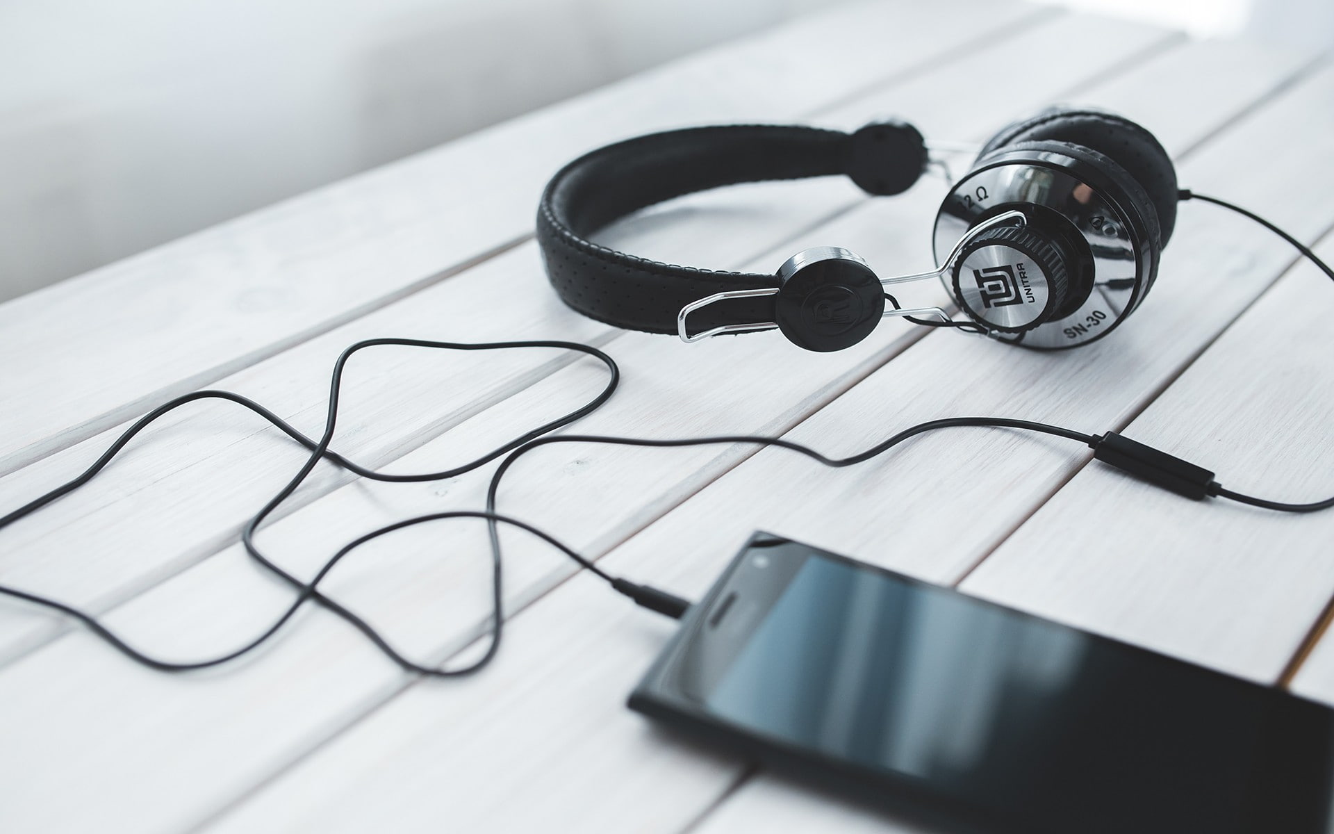 headphones, 1080P, technology, smartphone, music, entertainment, HD Wallpaper