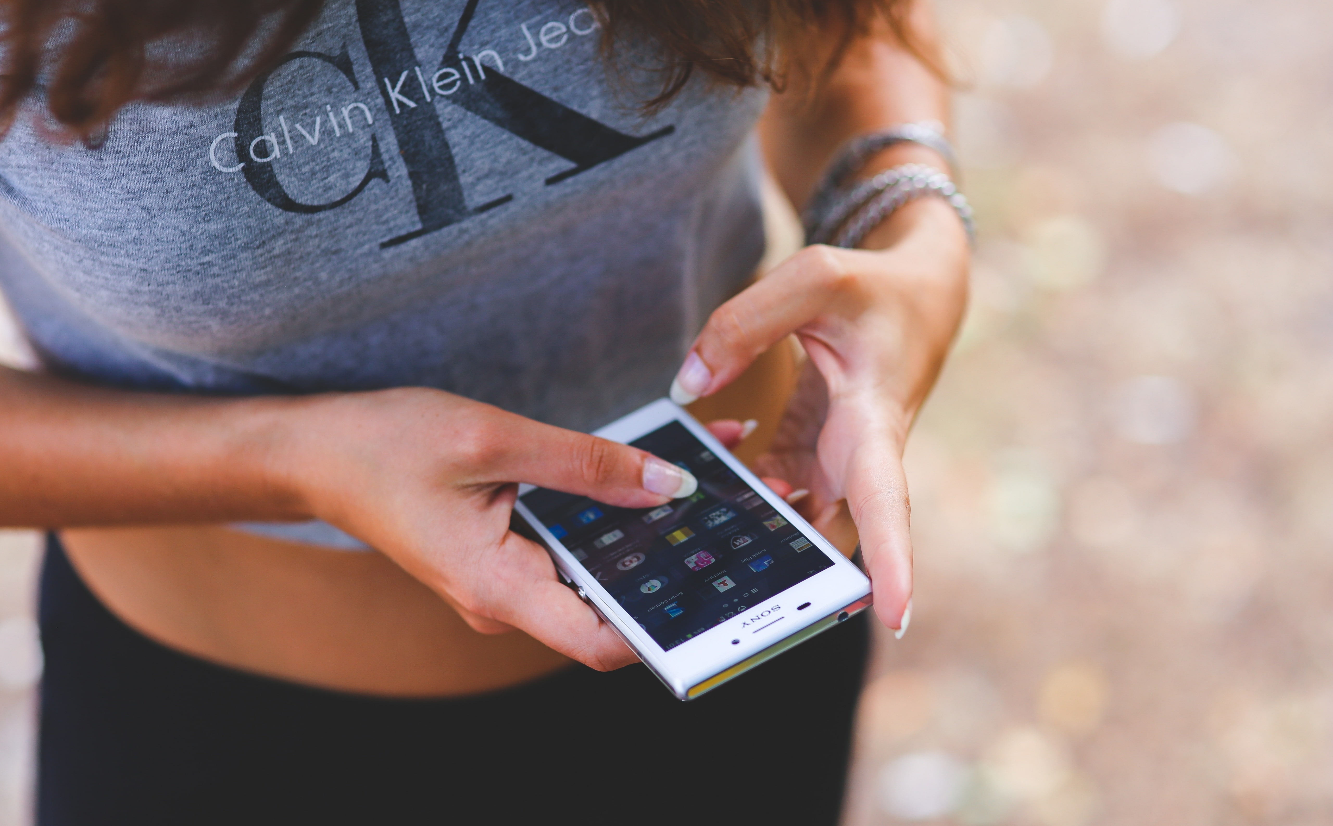casual clothing, holding, People, smartphone, one person, Technology, focus on foreground, smart phone, day, portable information device, wireless technology, HD Wallpaper