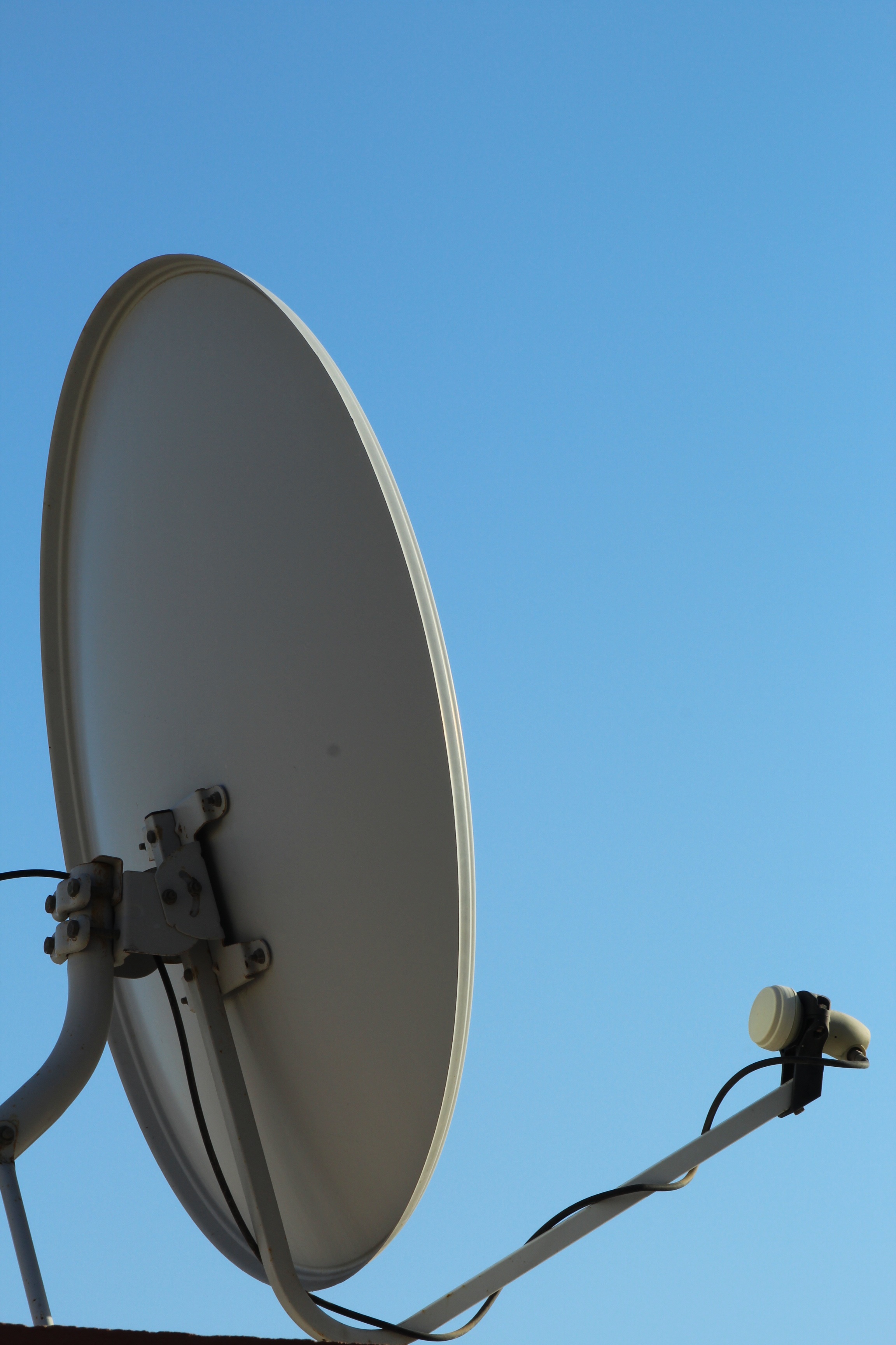 outdoors, communication, light, dish, satellite dish, no people, day, metal, blue, 2K, satellite, clear sky, megaphone, electricity, copy space, street, Phone HD Wallpaper